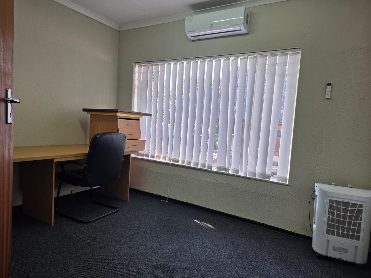 Office to Let In Monument Road