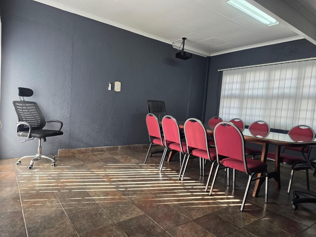 Office to Let In Monument Road