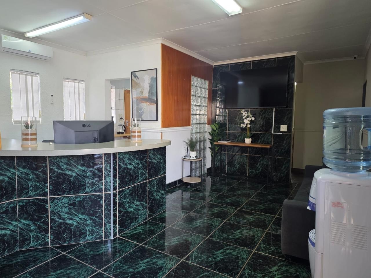 Office to Let In Monument Road