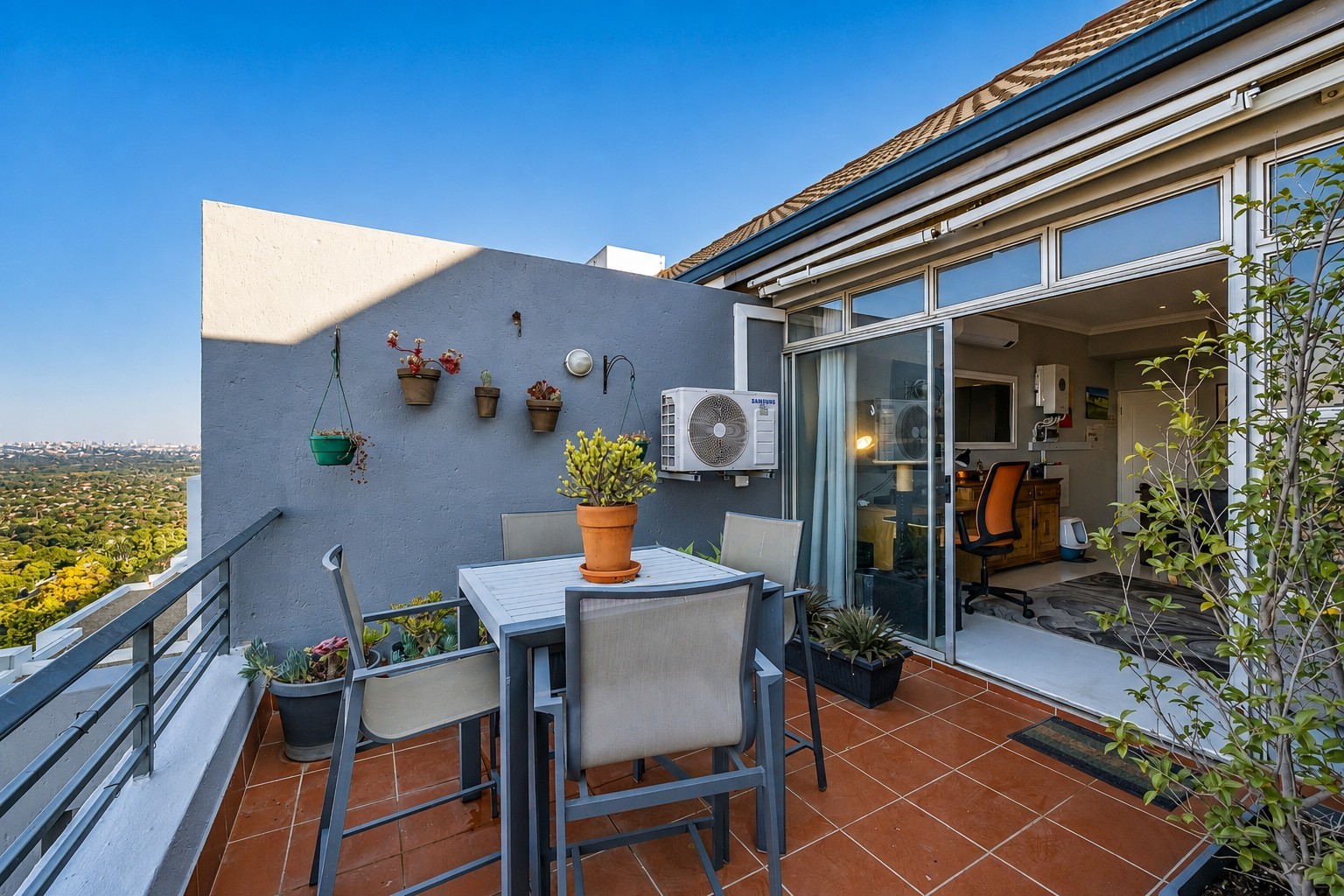 Renovated Top-Floor Apartment with Spectacular Panoramic Views