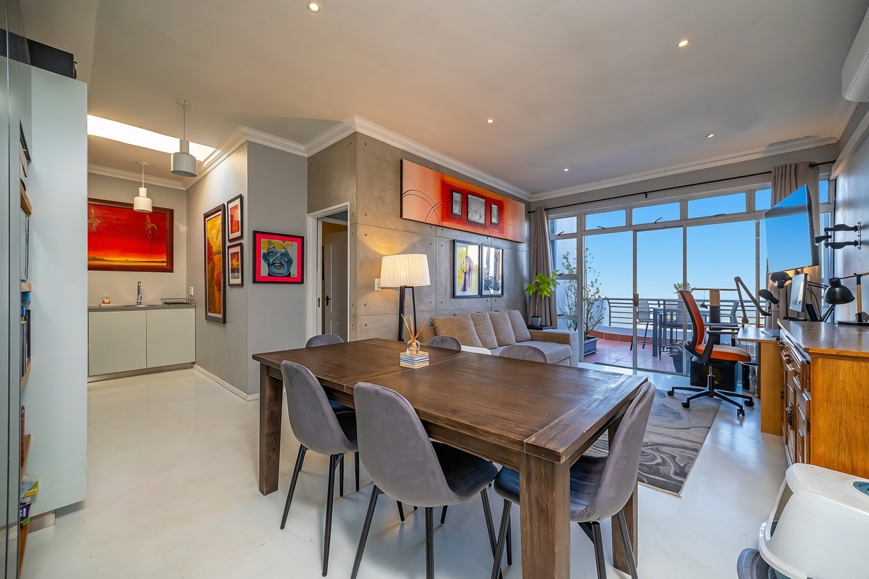 Renovated Top-Floor Apartment with Spectacular Panoramic Views