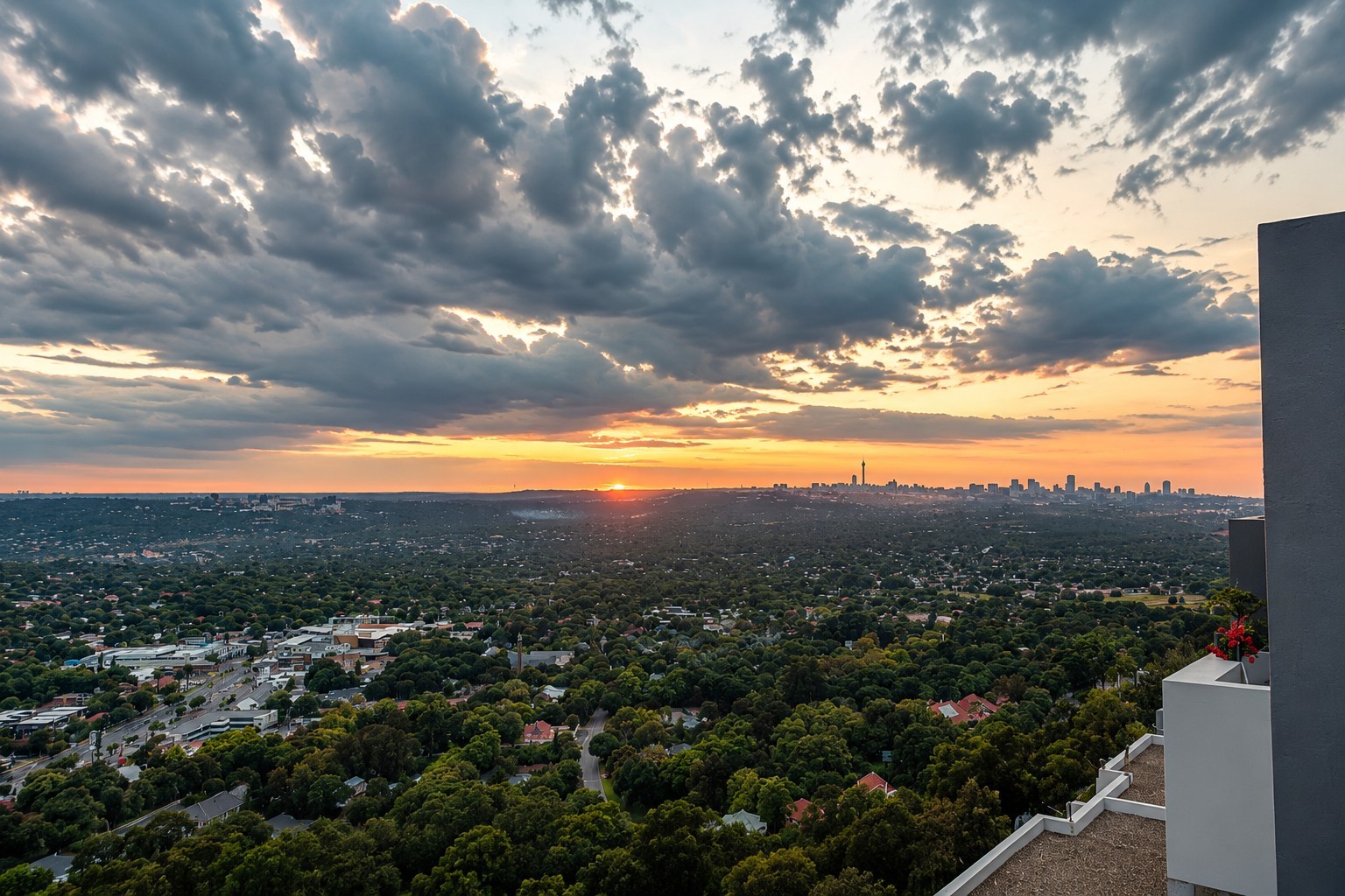 Renovated Top-Floor Apartment with Spectacular Panoramic Views