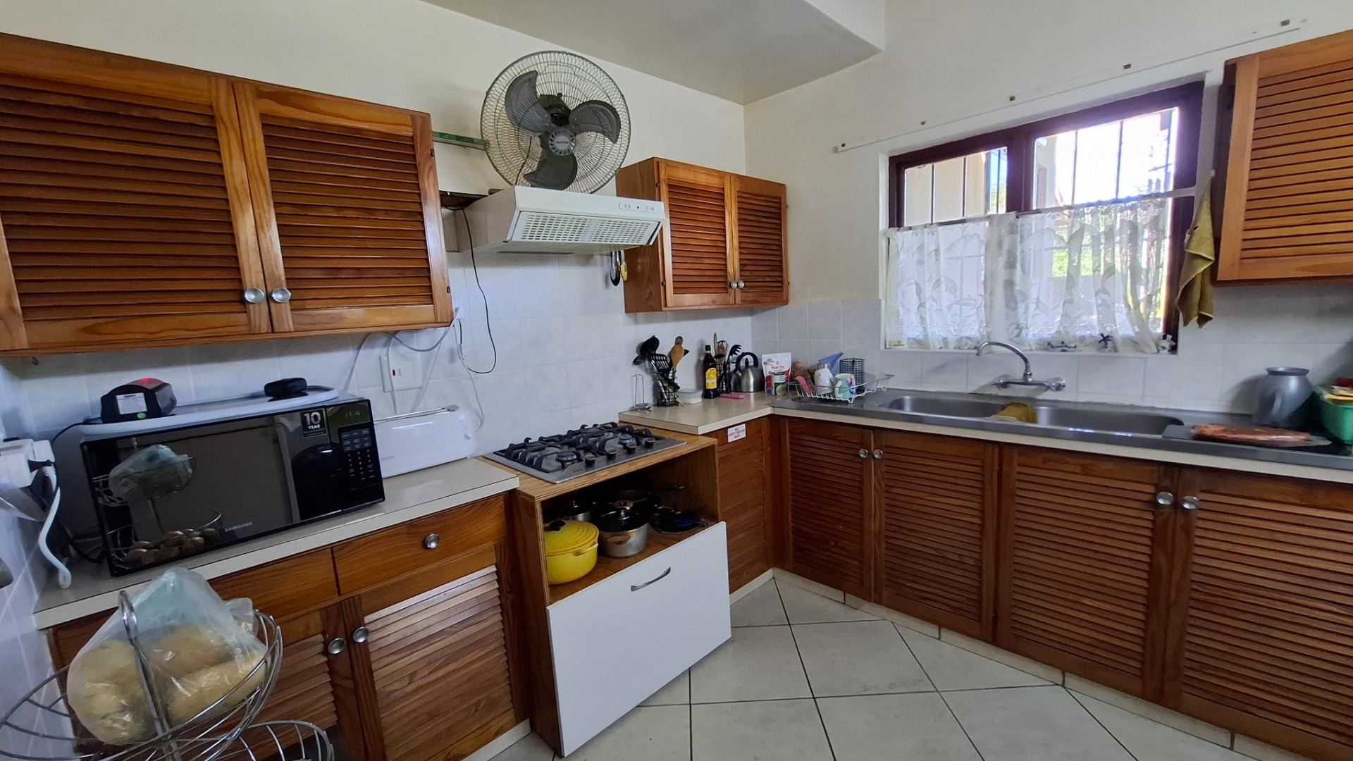 Townhouse To Rent in Manaba Beach, Margate, KwaZulu Natal