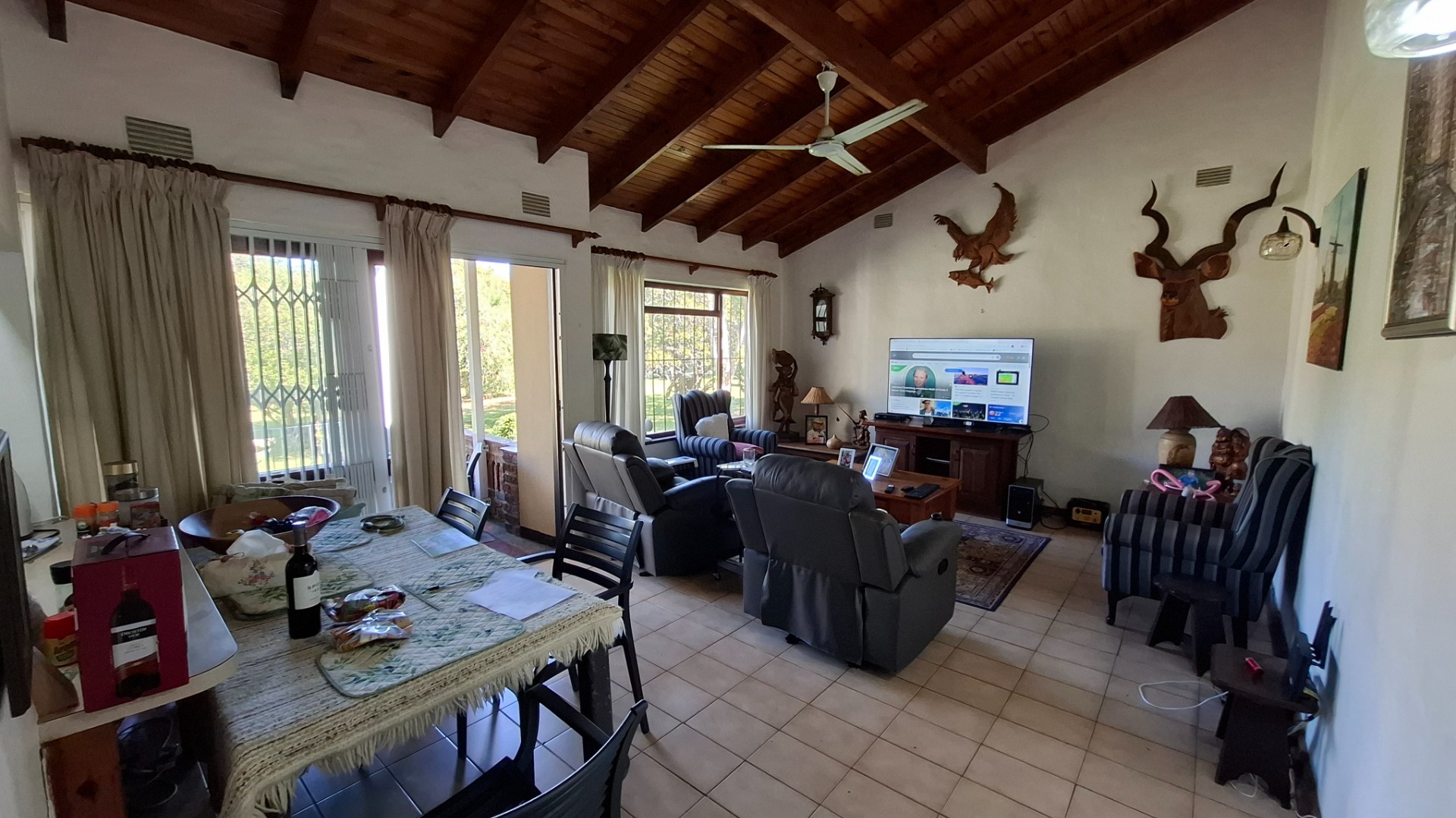 Townhouse To Rent in Manaba Beach, Margate, KwaZulu Natal