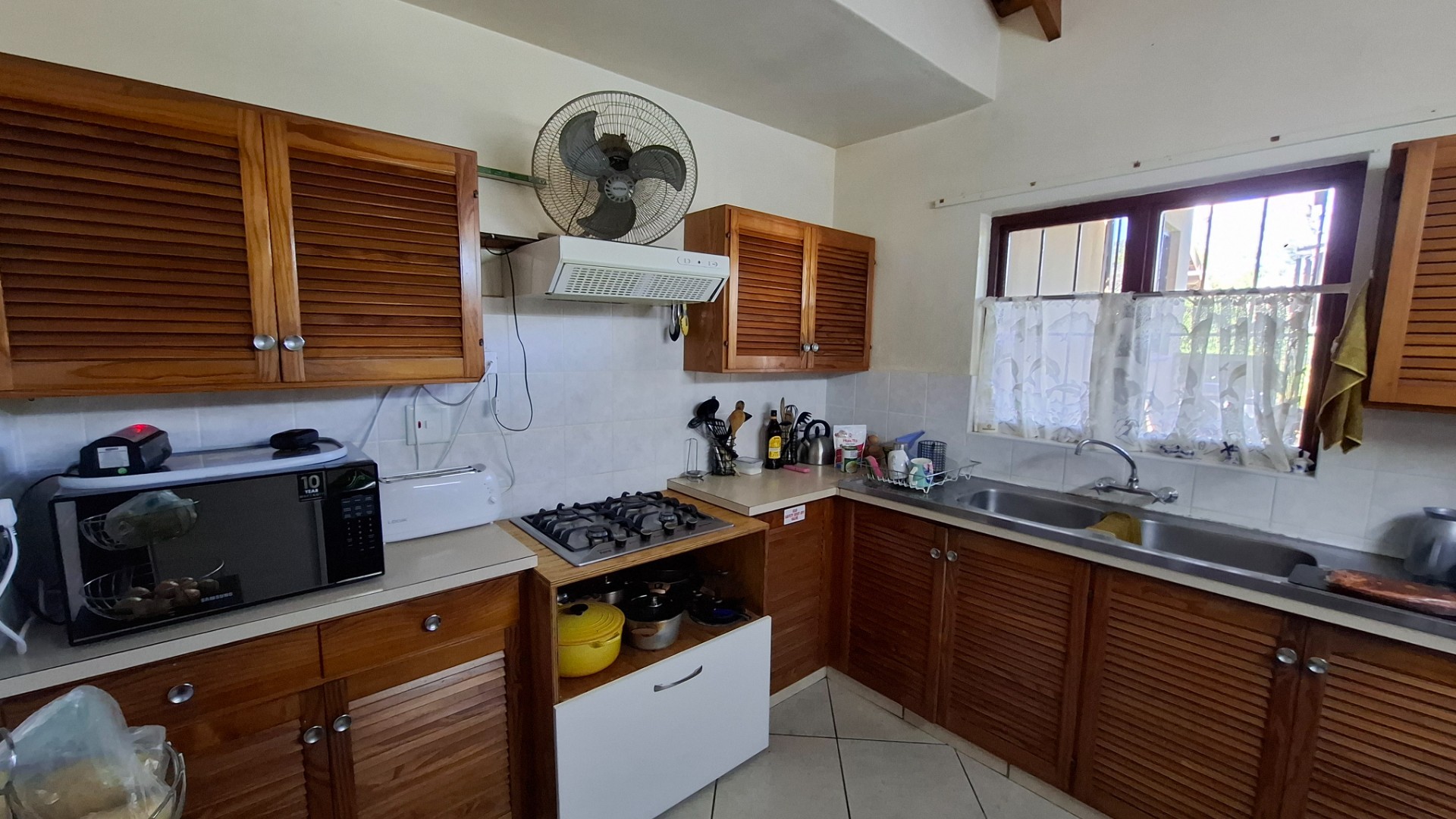 Townhouse To Rent in Manaba Beach, Margate, KwaZulu Natal