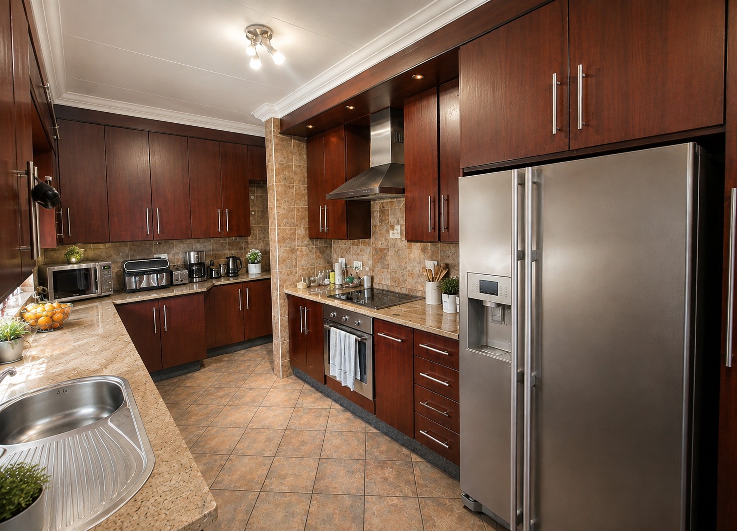 6 Bedroom House For Sale in Theresapark, Akasia