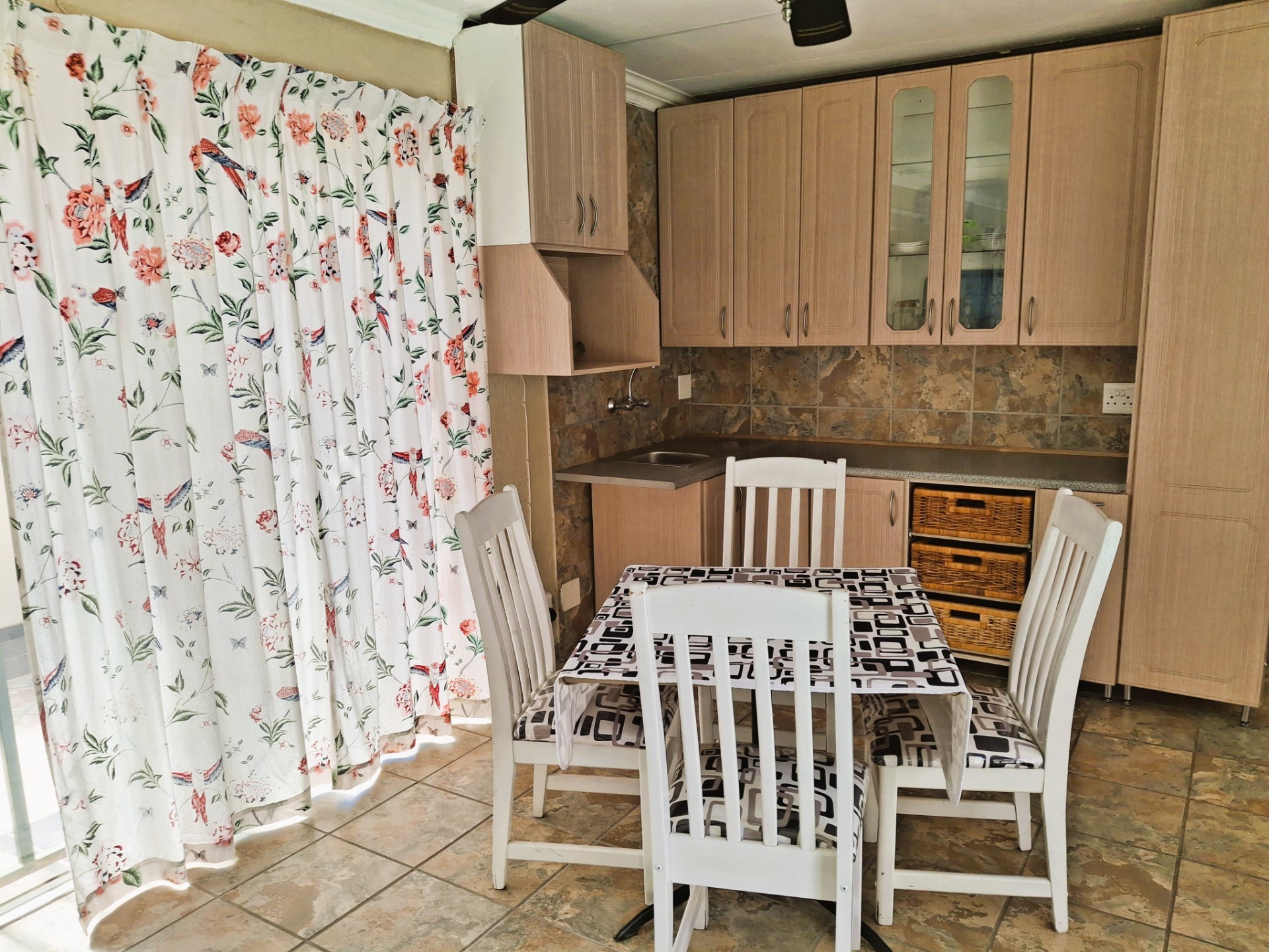 House with two cottages in quiet cul-de-sac in Moret, Randburg
