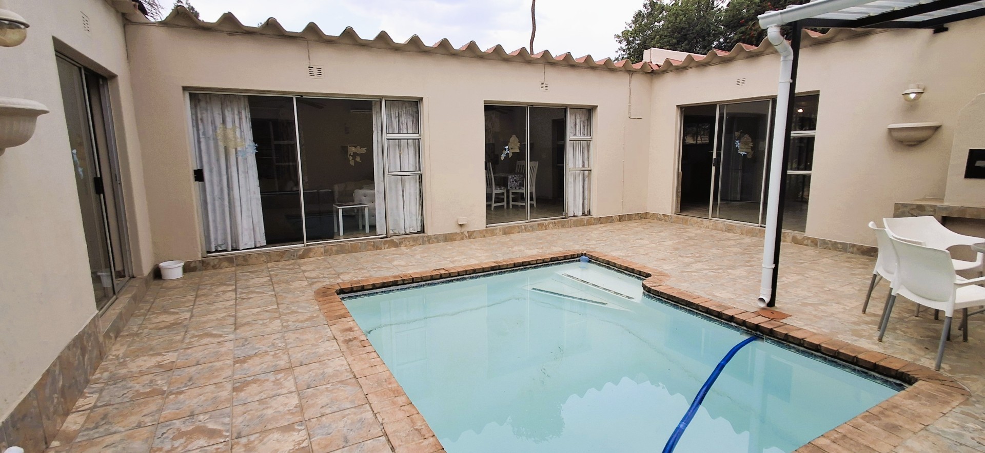 House with two cottages in quiet cul-de-sac in Moret, Randburg