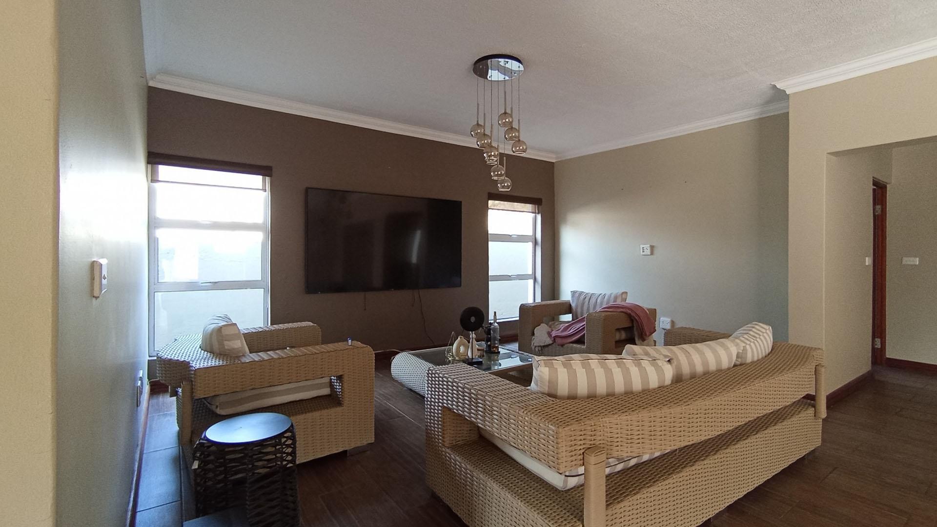 House For Sale in Louwlardia, Centurion