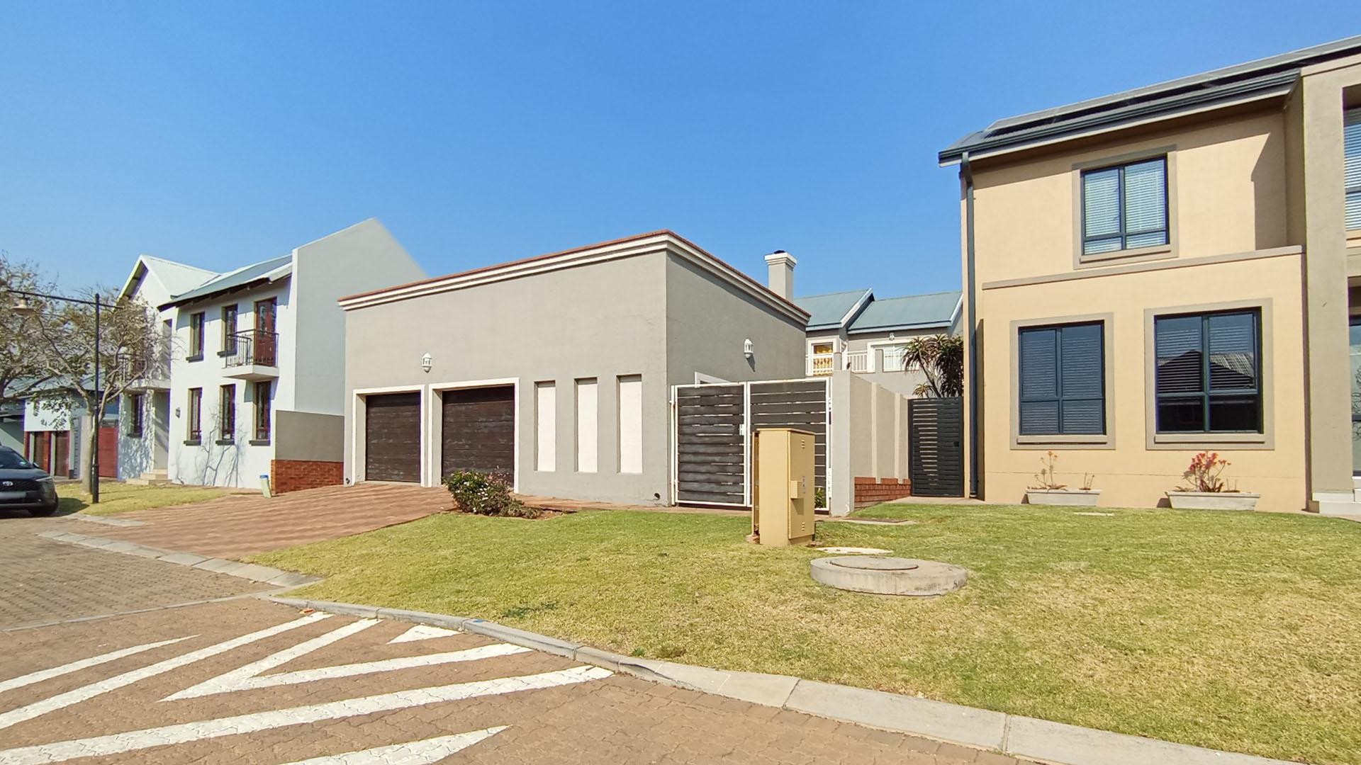 House For Sale in Louwlardia, Centurion