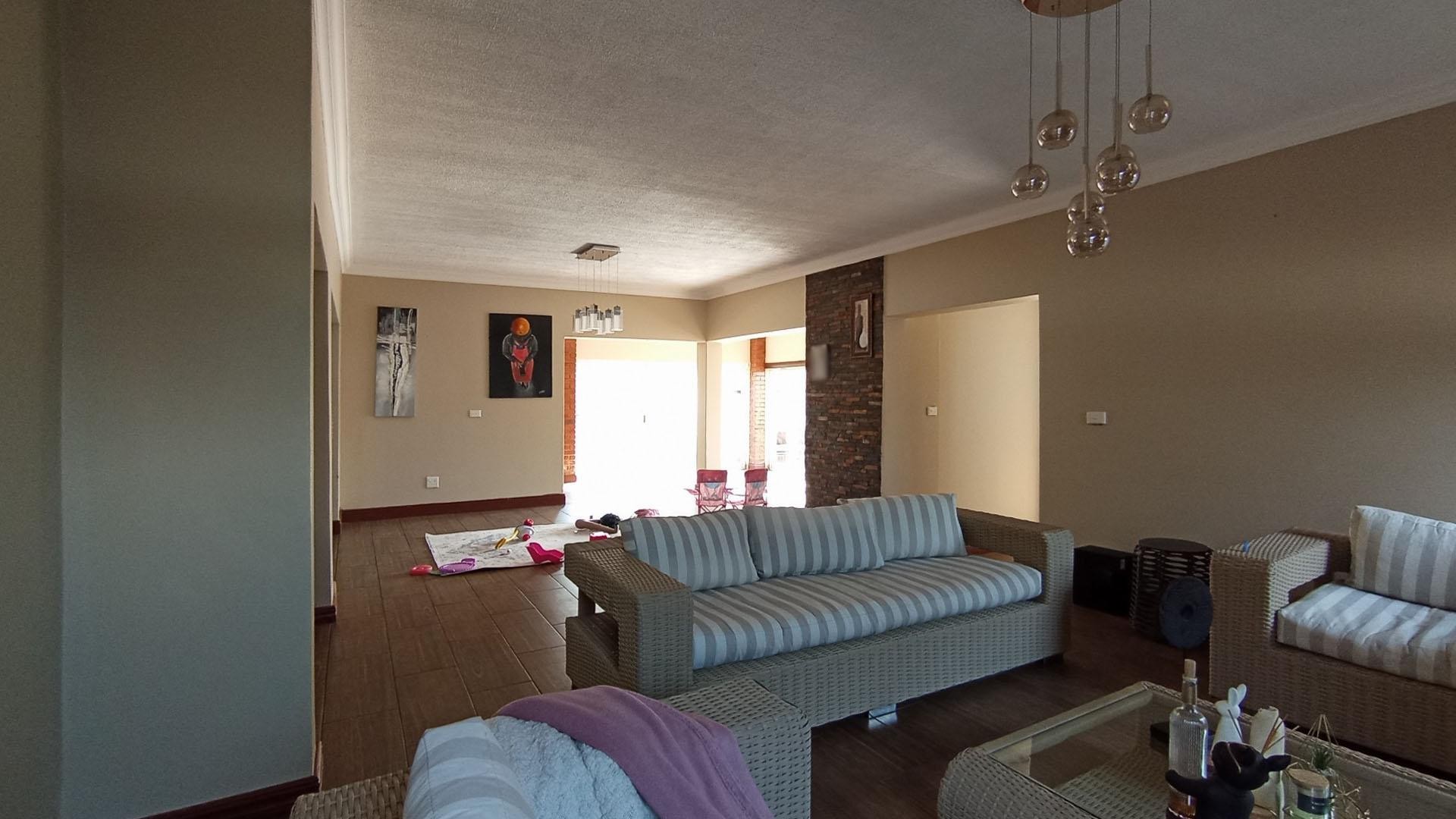 House For Sale in Louwlardia, Centurion