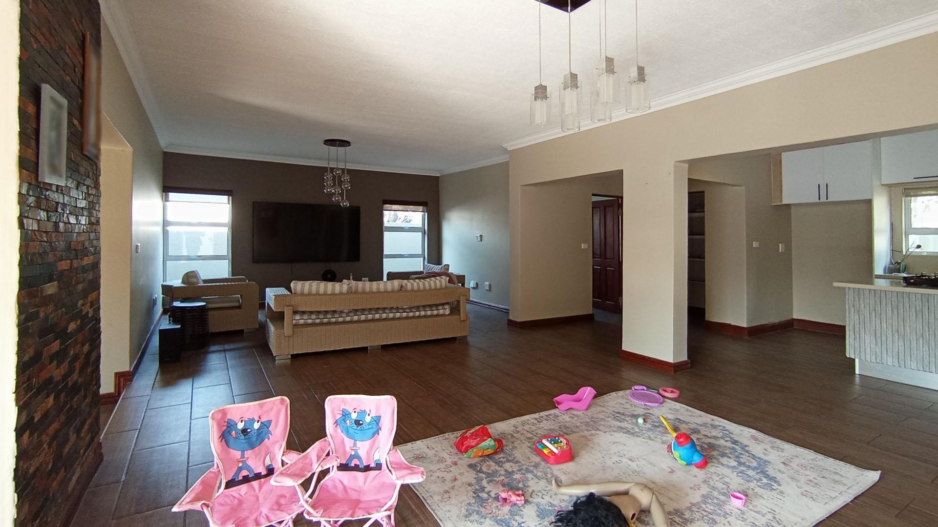 House For Sale in Louwlardia, Centurion