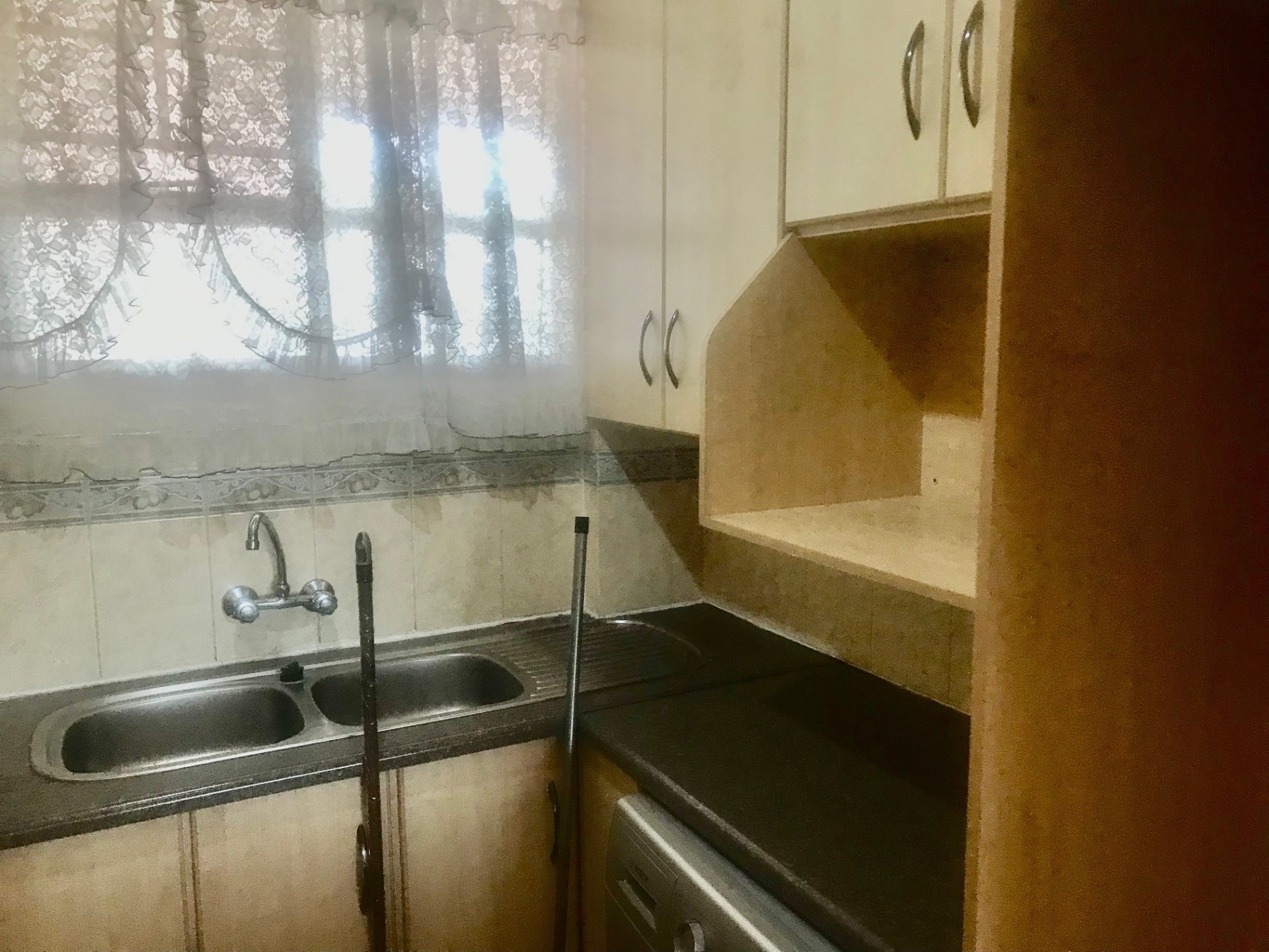 Large 2 Bedrooms 1 Full Bathroom Apartment for Rent
