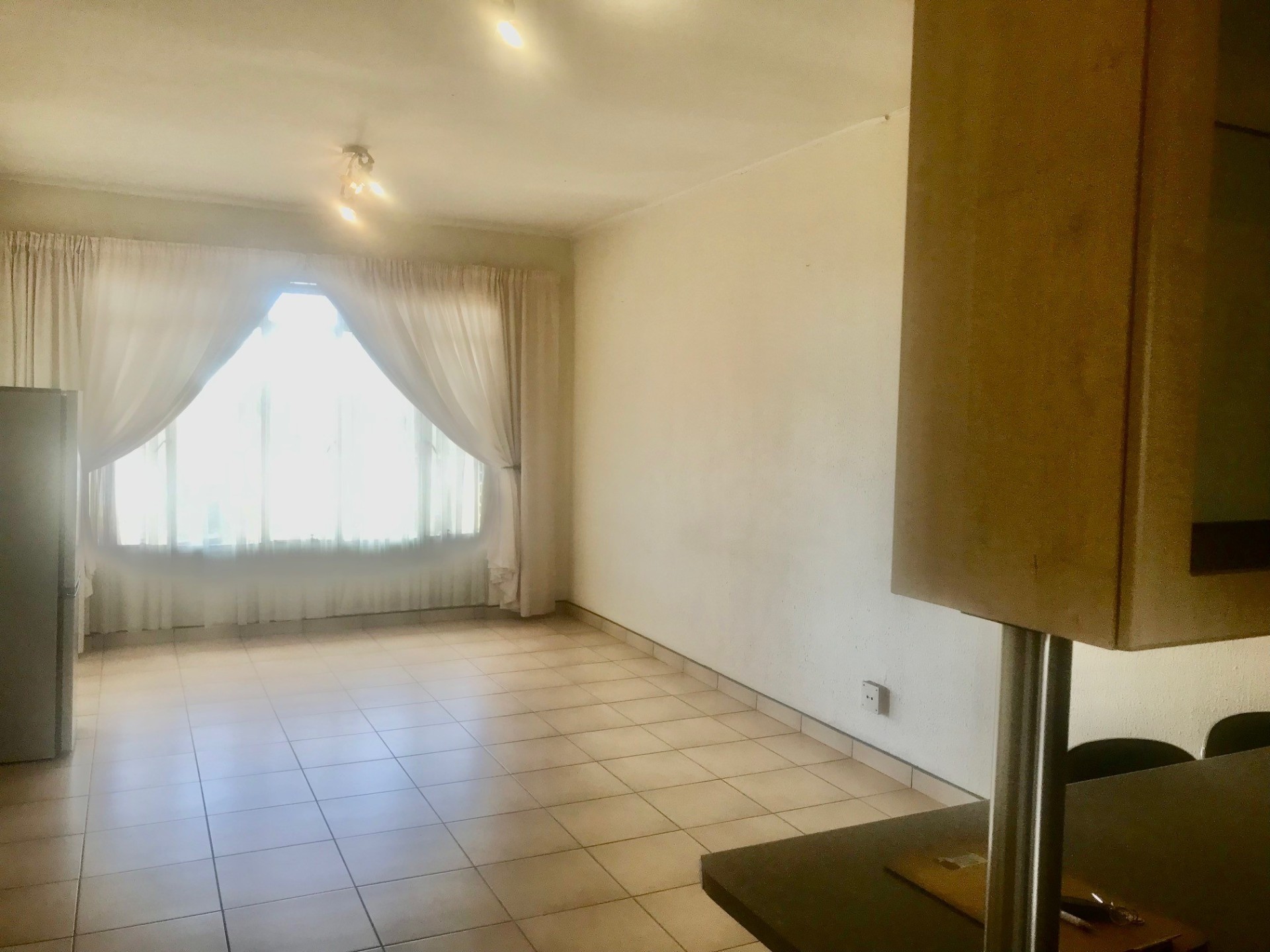 Large 2 Bedrooms 1 Full Bathroom Apartment for Rent