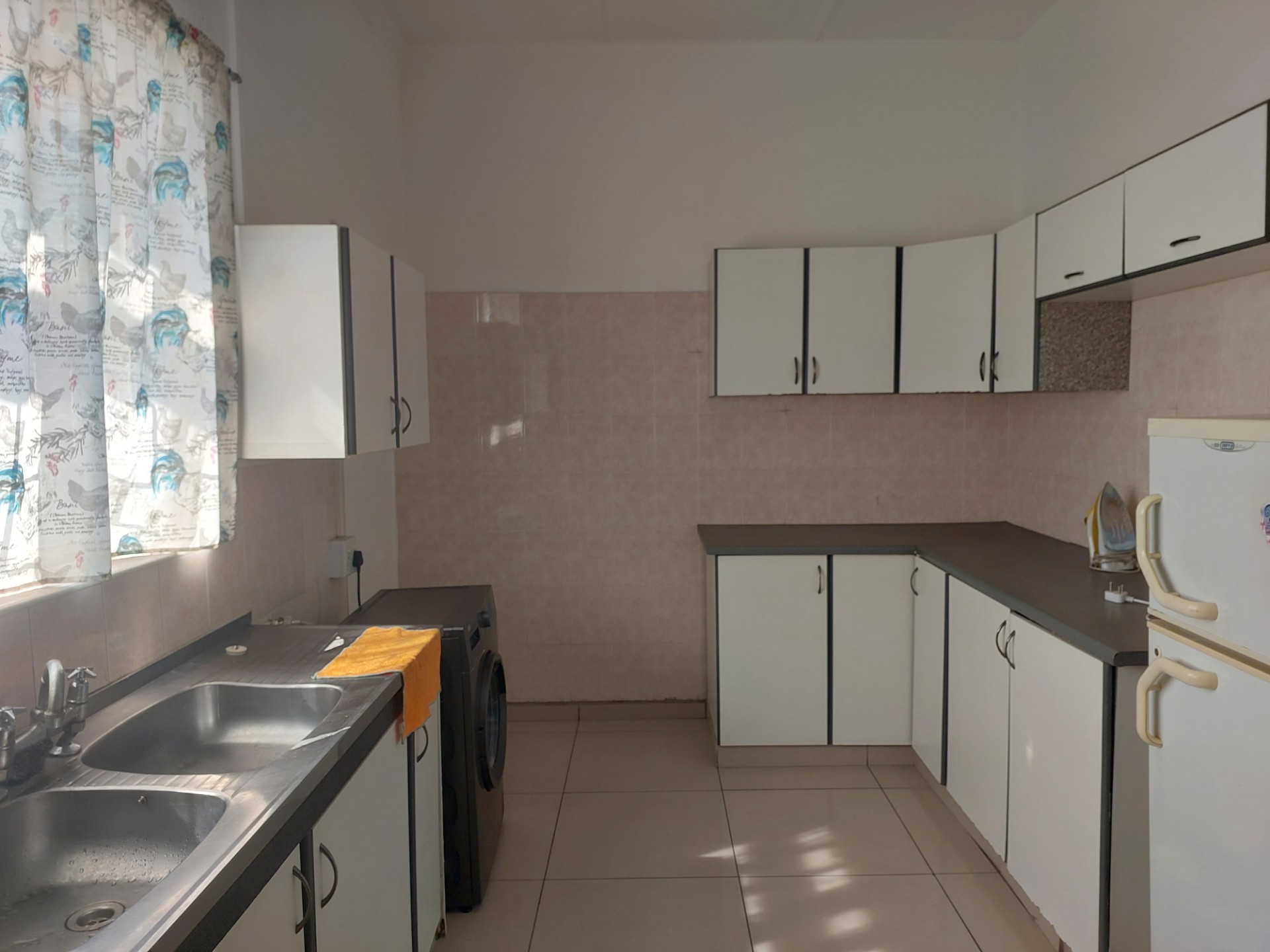 Corporate furnished accommodation To Rent in Essenwood, Durban