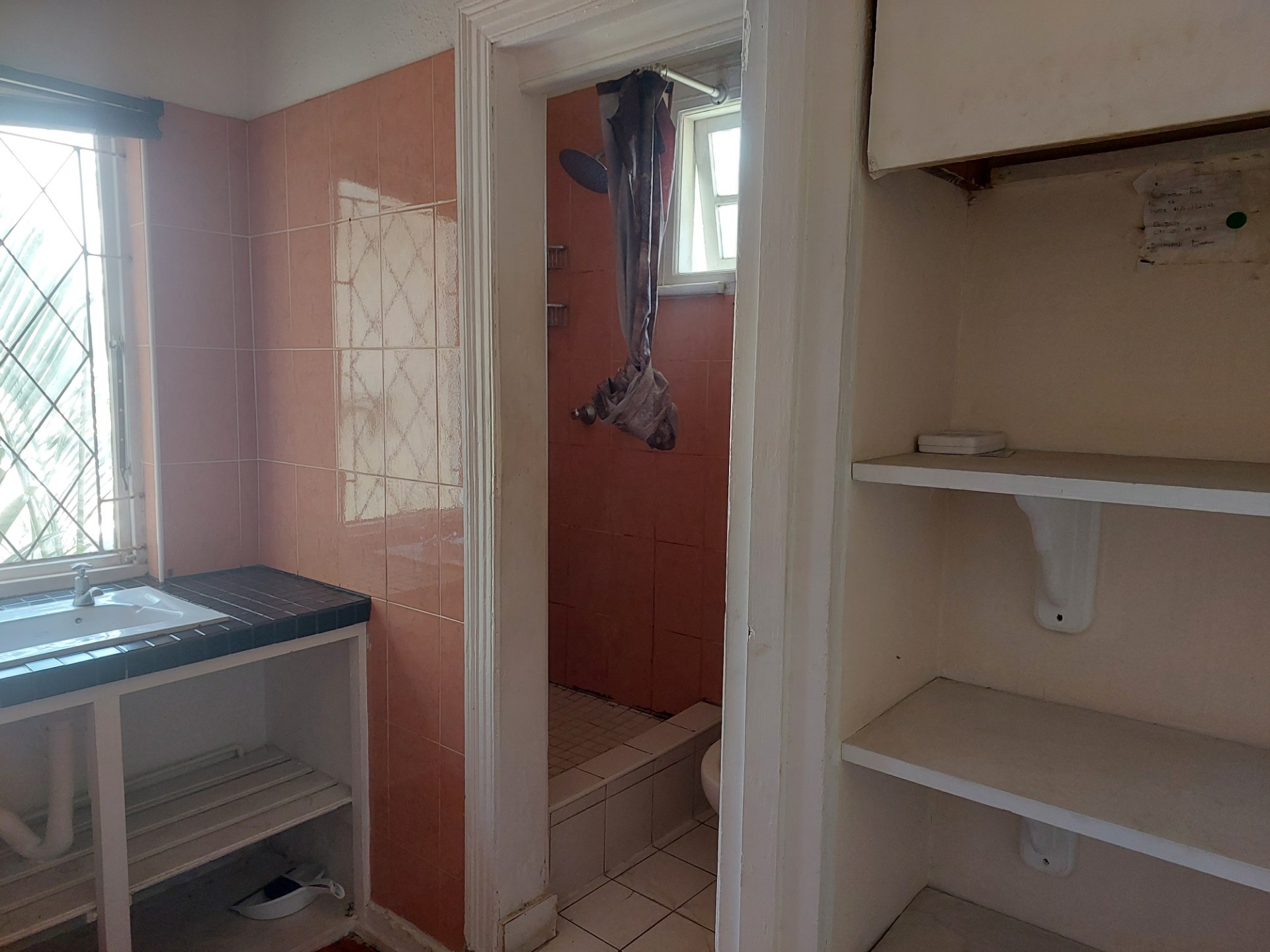 Corporate furnished accommodation To Rent in Essenwood, Durban