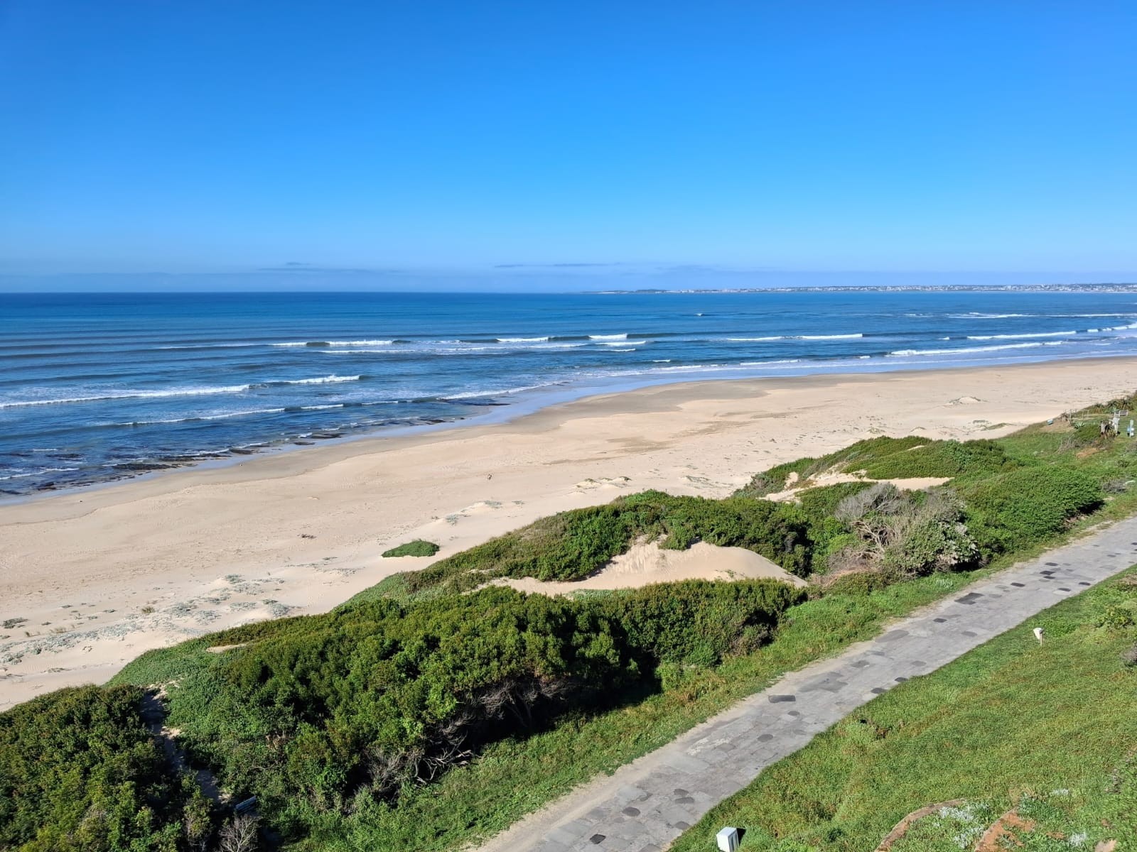 Beachfront Stand with Panoramic Ocean Views for Sale in Paradise Beach, Jeffreys Bay 3