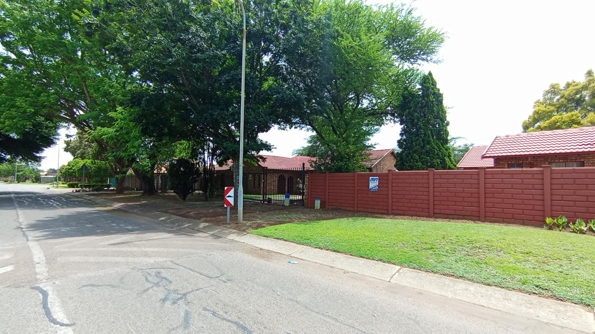 House For Sale in Rooihuiskraal North, Centurion (MR647786)