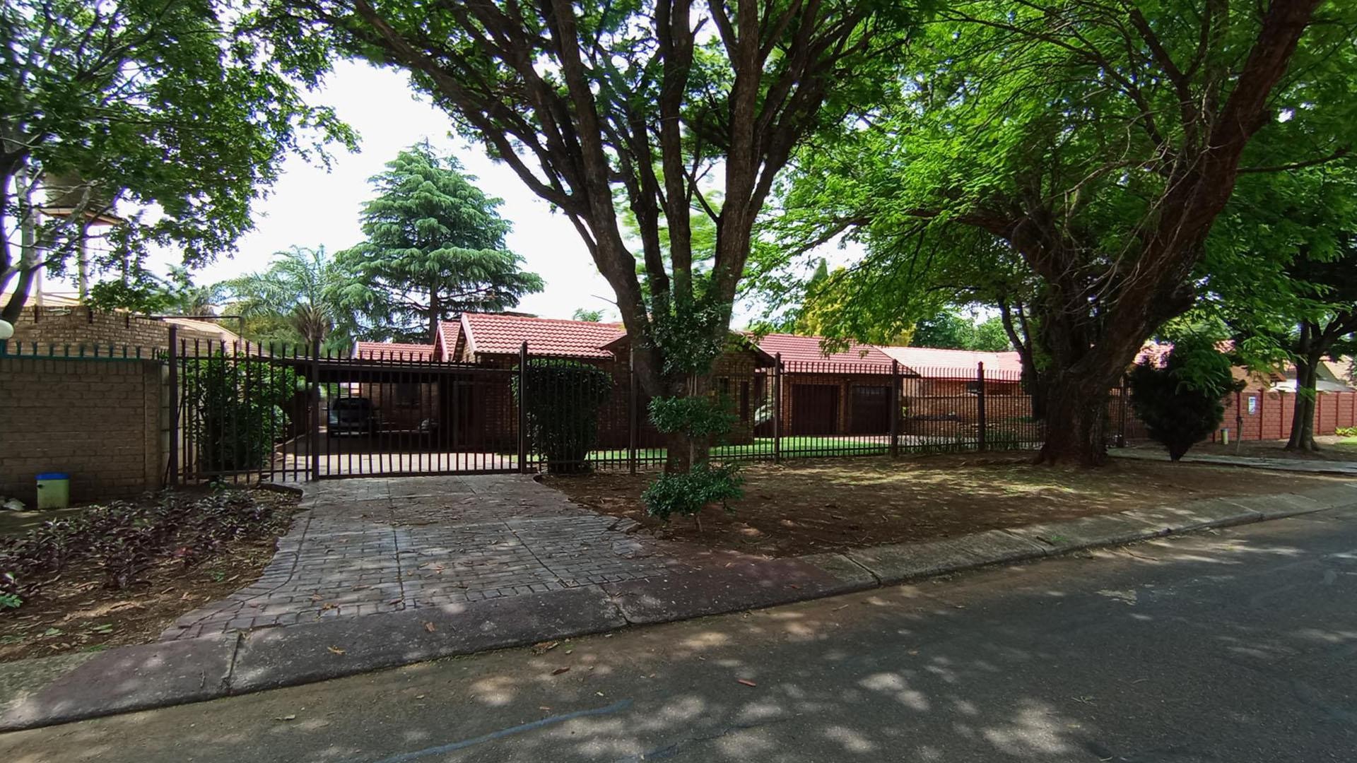 House For Sale in Rooihuiskraal North, Centurion (MR647786)