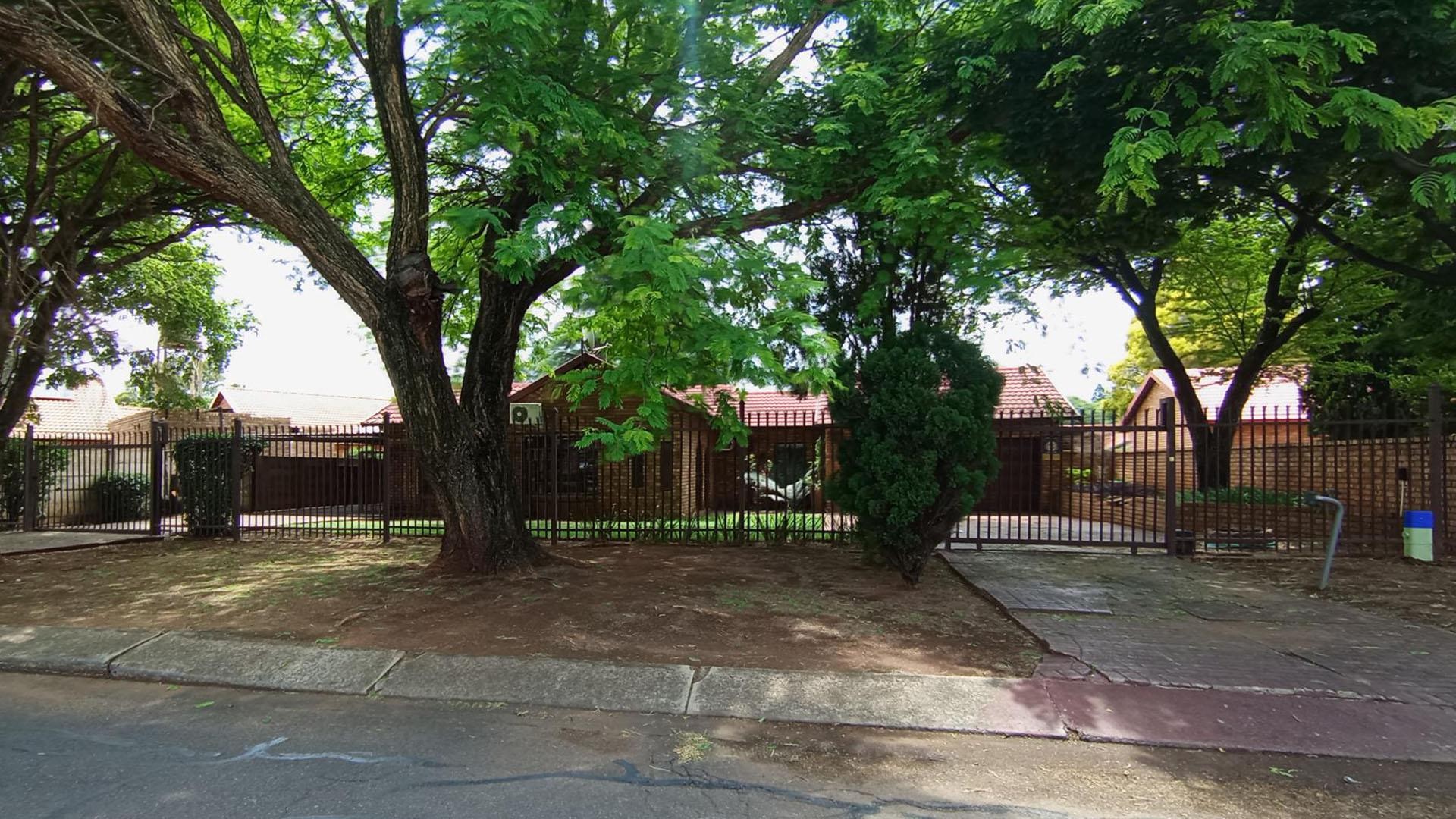 House For Sale in Rooihuiskraal North, Centurion (MR647786)
