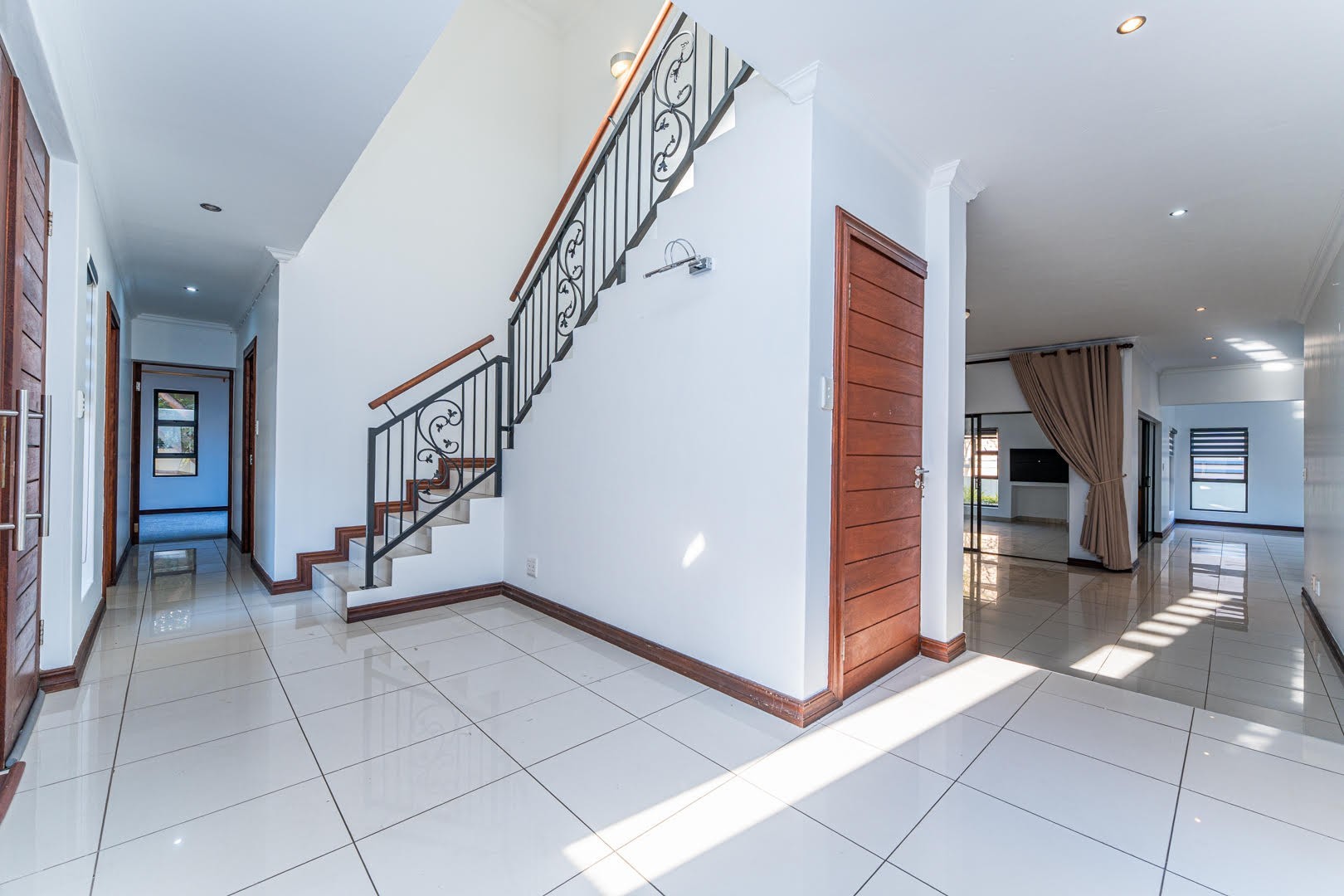 Elegant 5-Bedroom Family Home in Midstream Estate