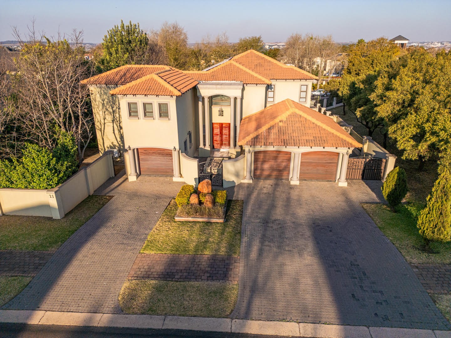 Elegant 5-Bedroom Family Home in Midstream Estate