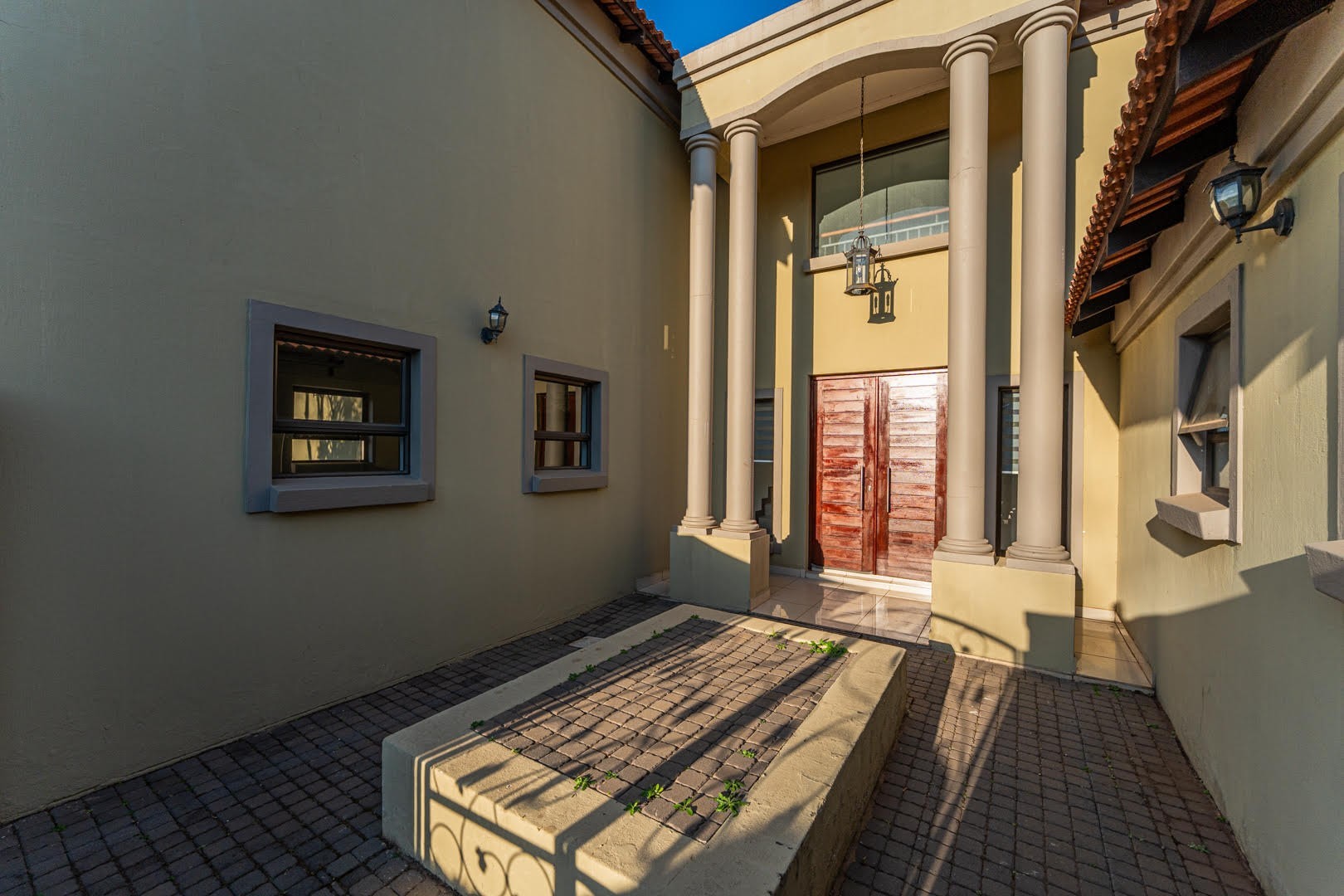 Elegant 5-Bedroom Family Home in Midstream Estate