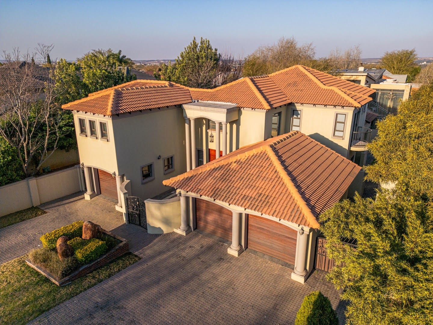 Elegant 5-Bedroom Family Home in Midstream Estate