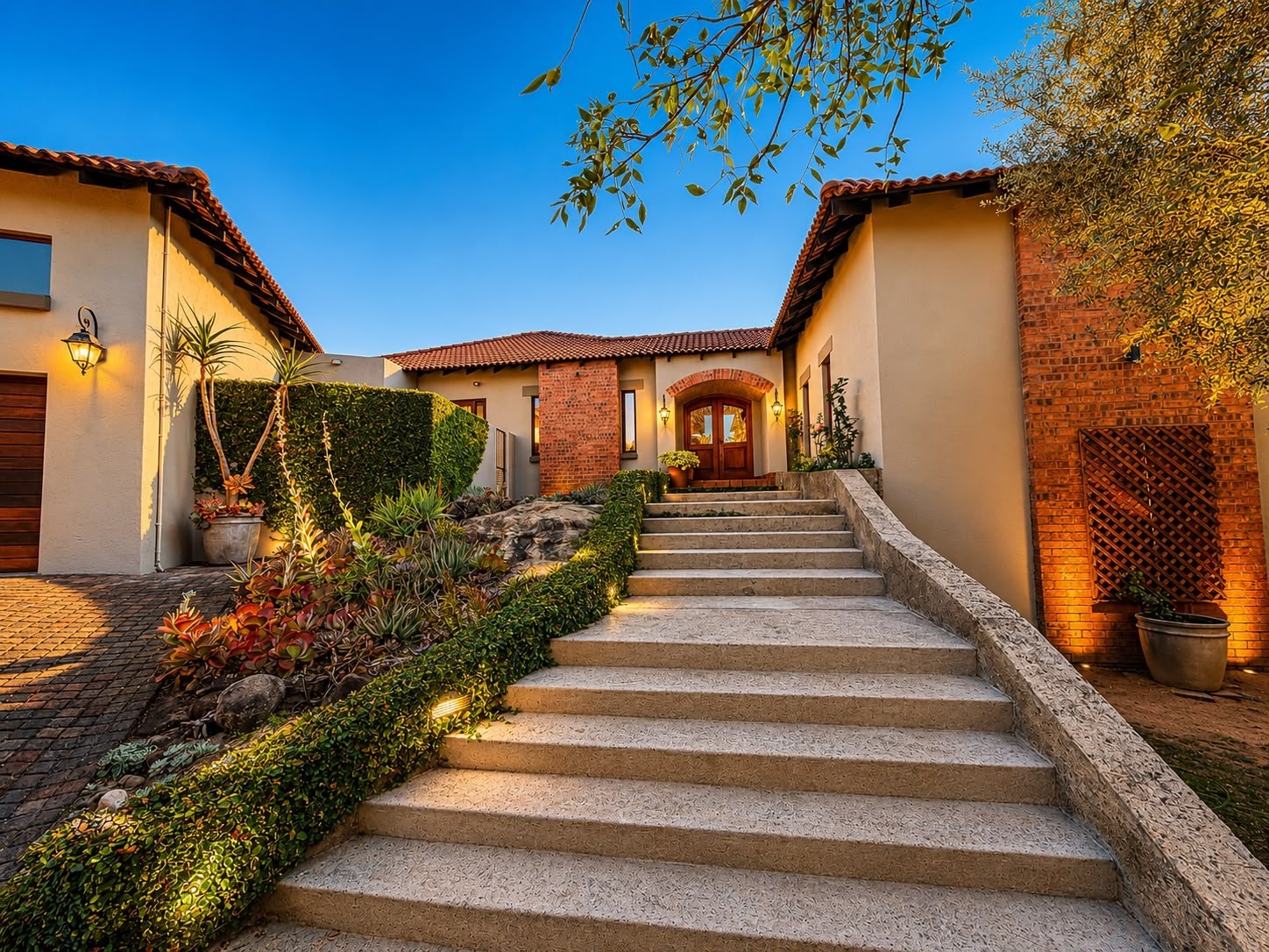 Way Above average Heuwelsig home, Absolutely Spectacular!