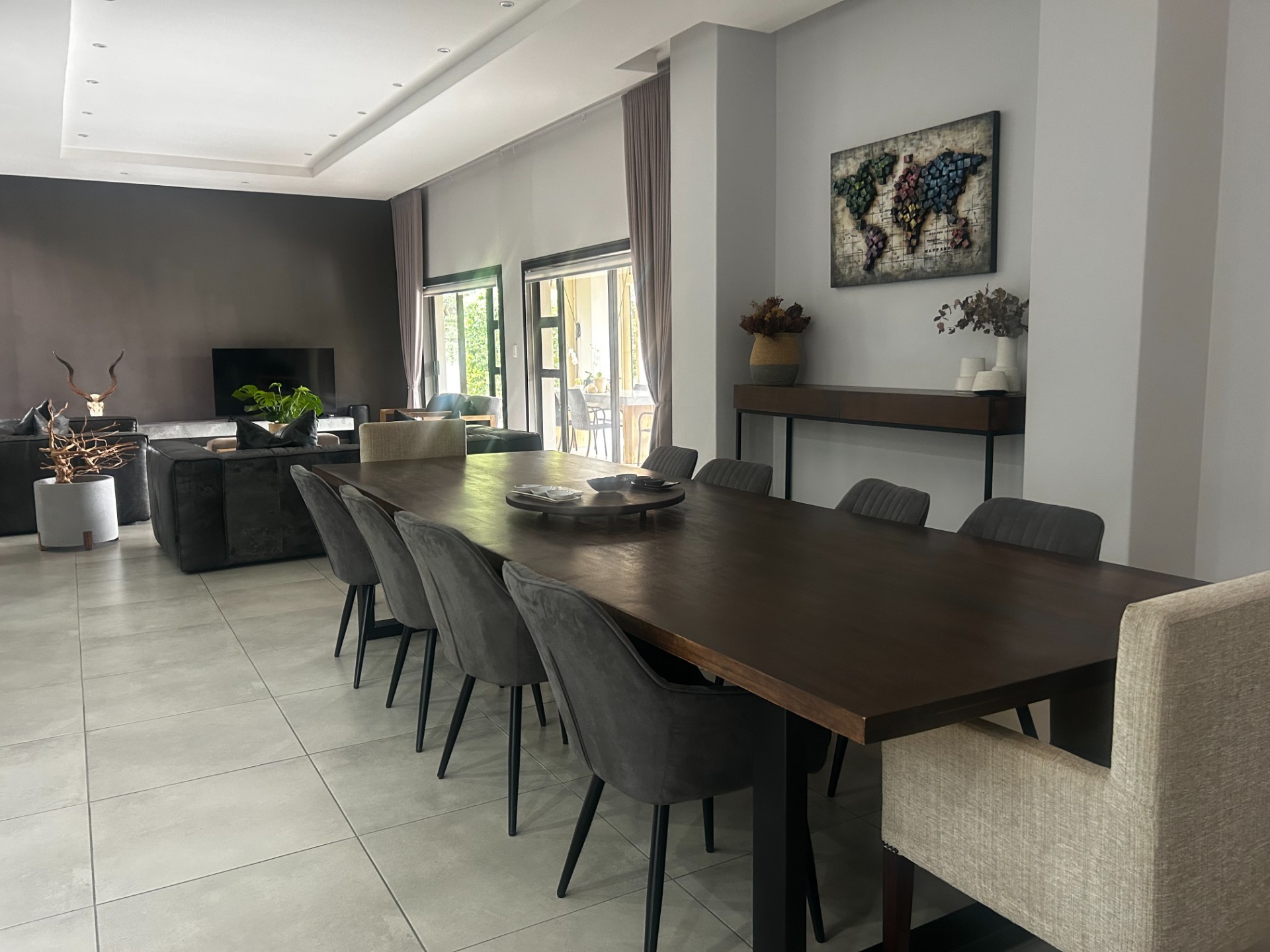 Exceptional Family Home in Prestigious Sheffield Beach