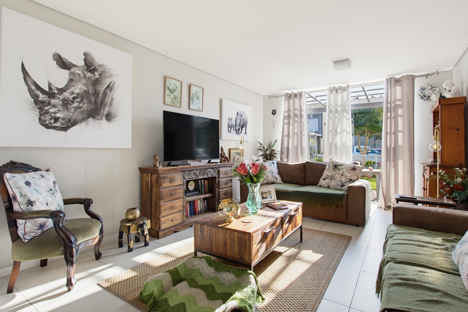 Modern Family Living in a Secure Lifestyle Estate with Mountain Views