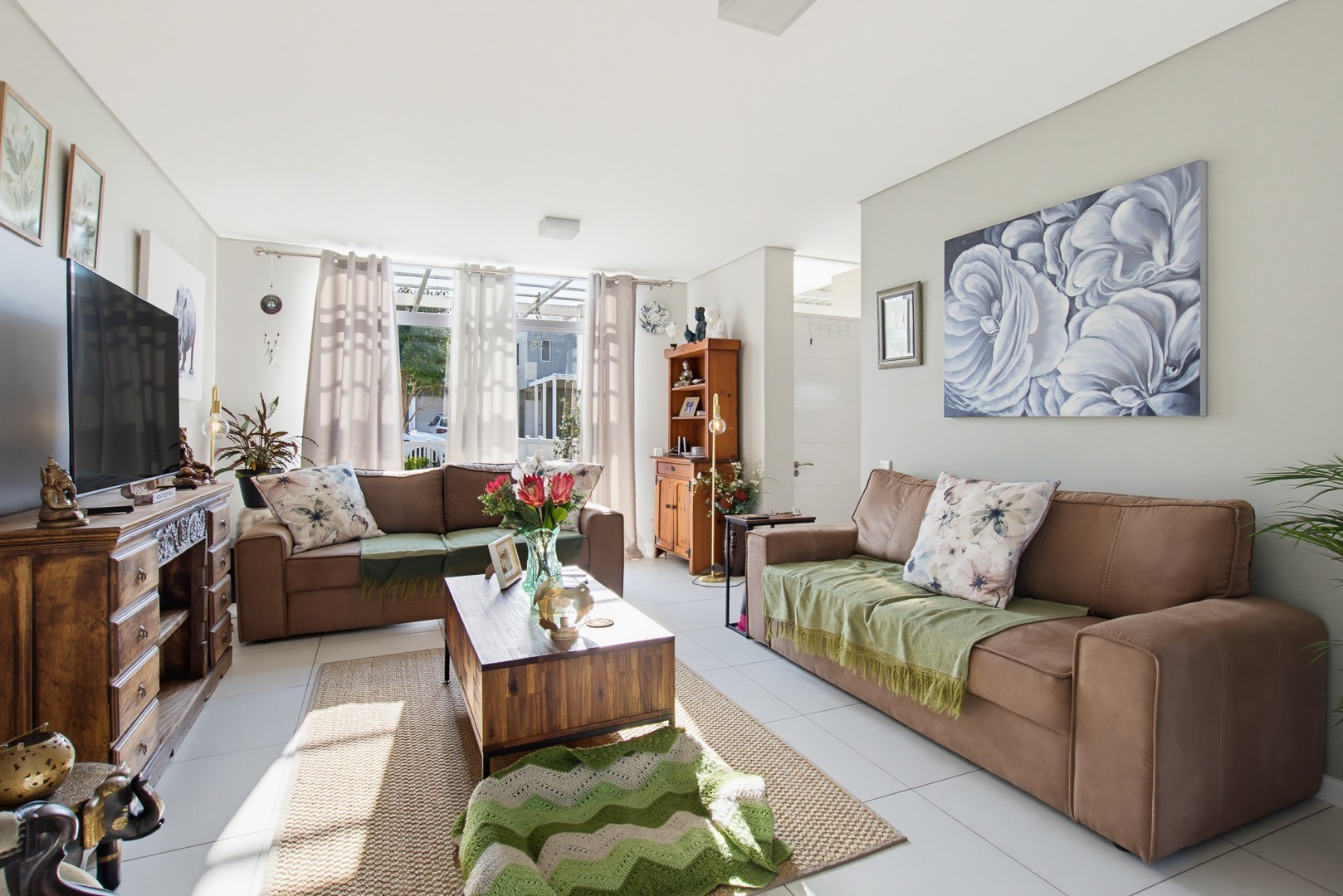 Modern Family Living in a Secure Lifestyle Estate with Mountain Views