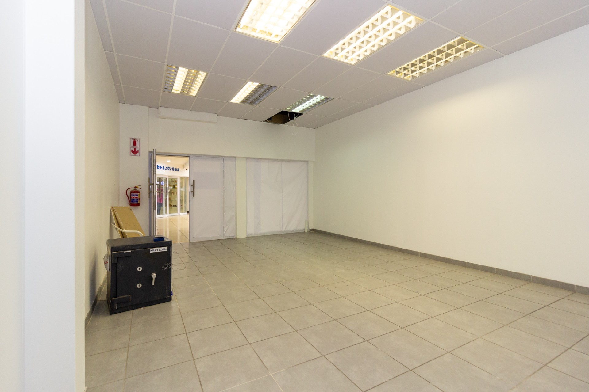 Ground Floor Retail Shop to Let in Summerstrand | 37 sqm