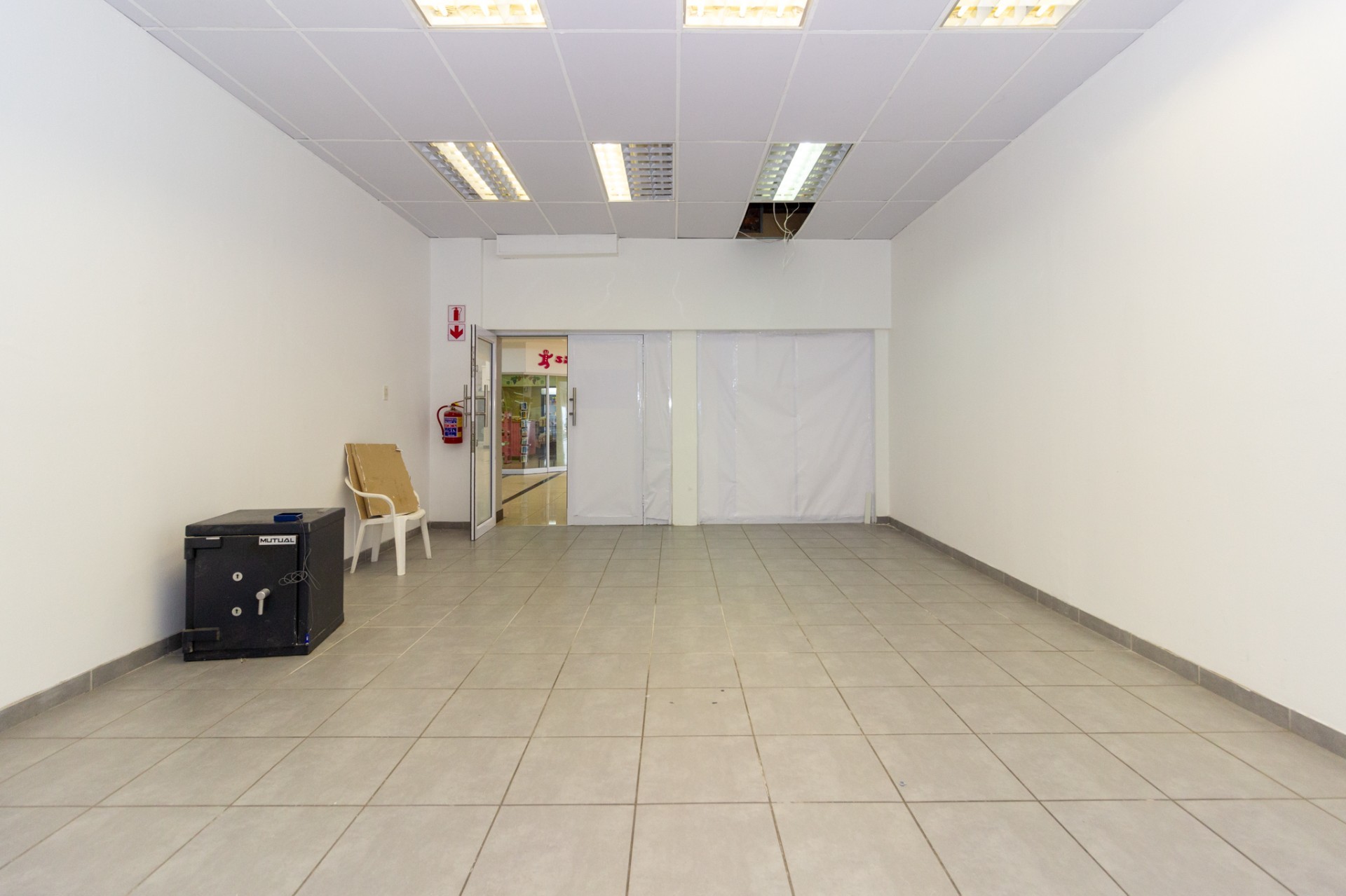 Ground Floor Retail Shop to Let in Summerstrand | 37 sqm