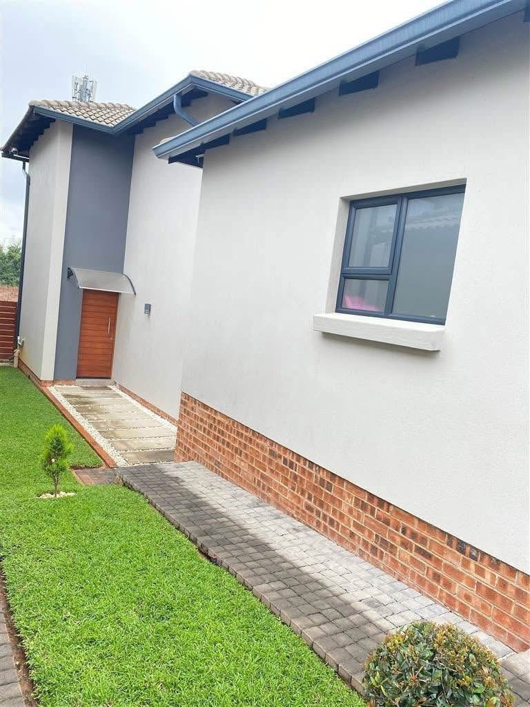 Townhouse To Rent in West Acres, Nelspruit