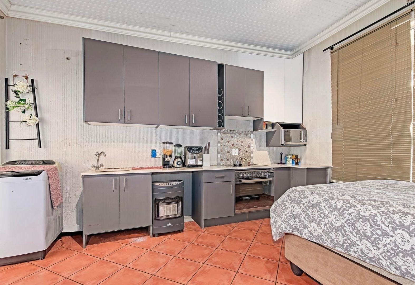 Batchelor to Rent in Lyndhurst, Johannesburg