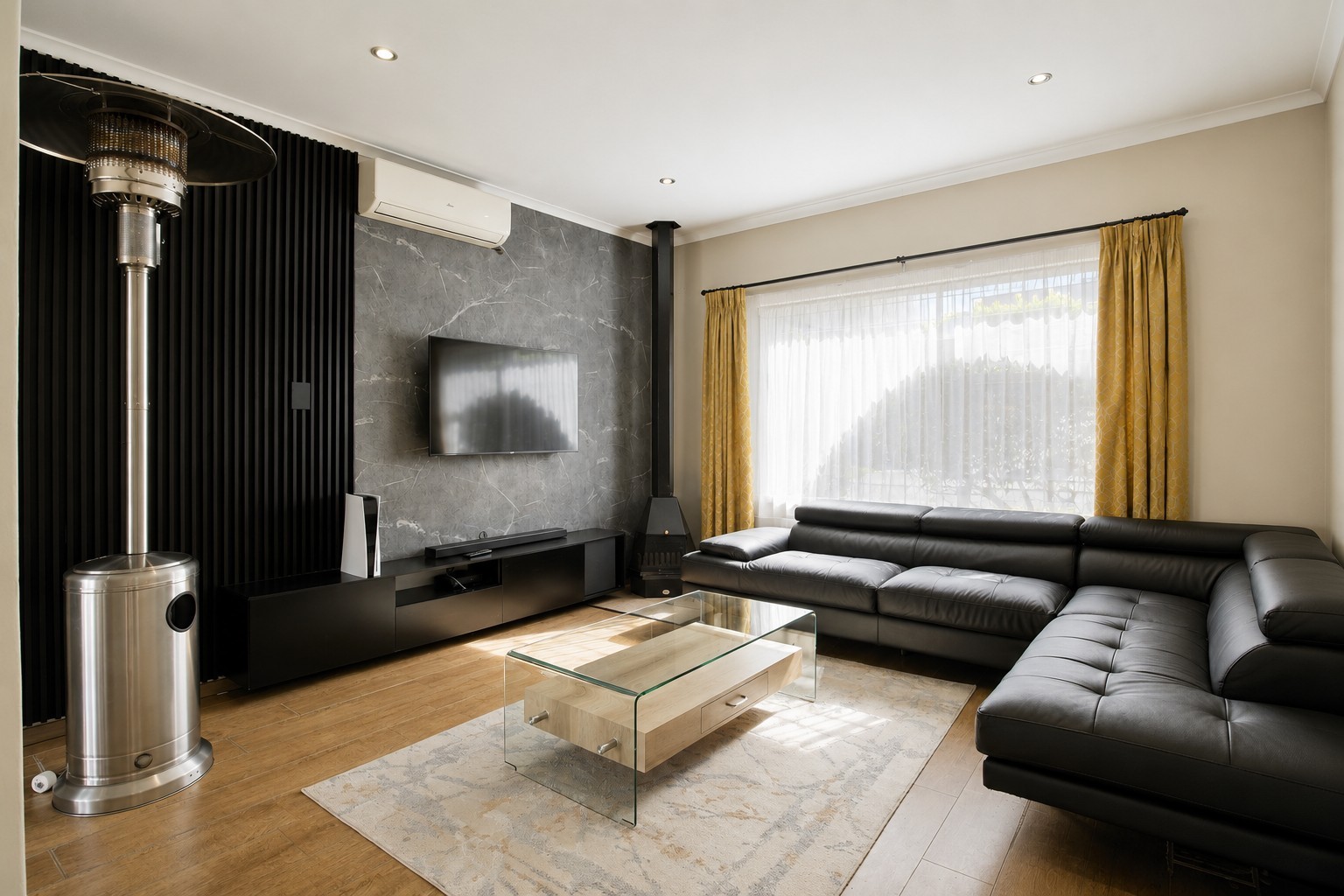 3 Bedroom Entertainer’s Home with Study + Pool