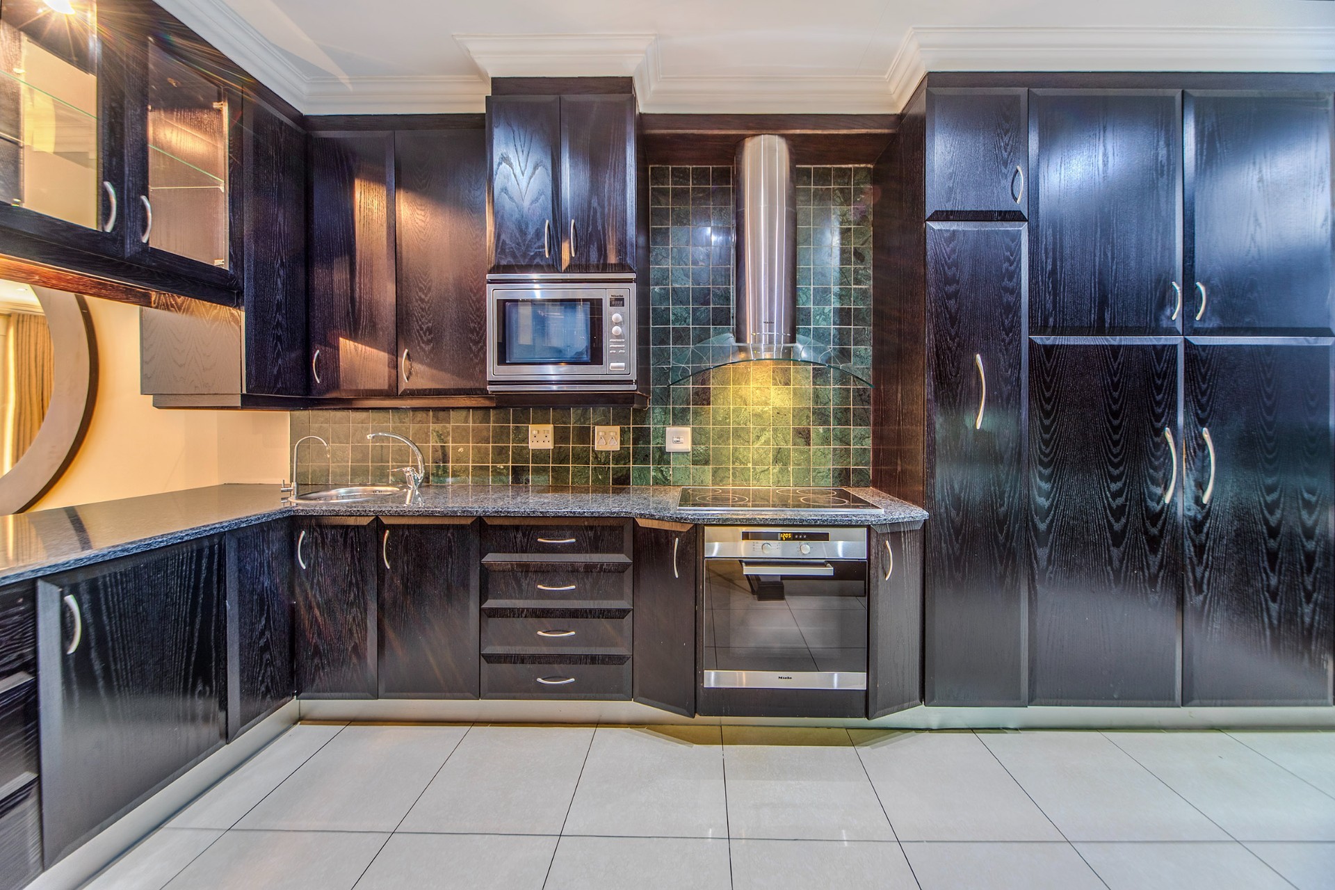 Gorgeous, spacious corner apartment in prime location