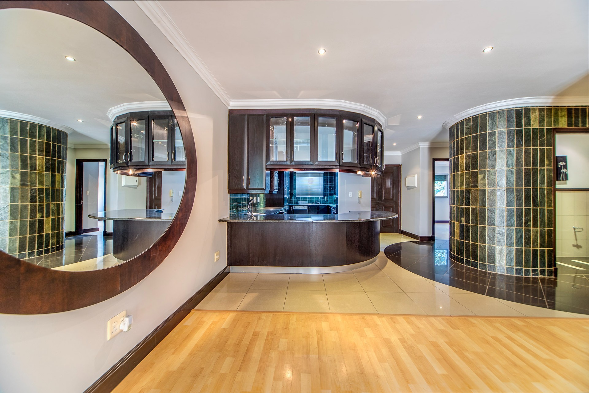 Gorgeous, spacious corner apartment in prime location