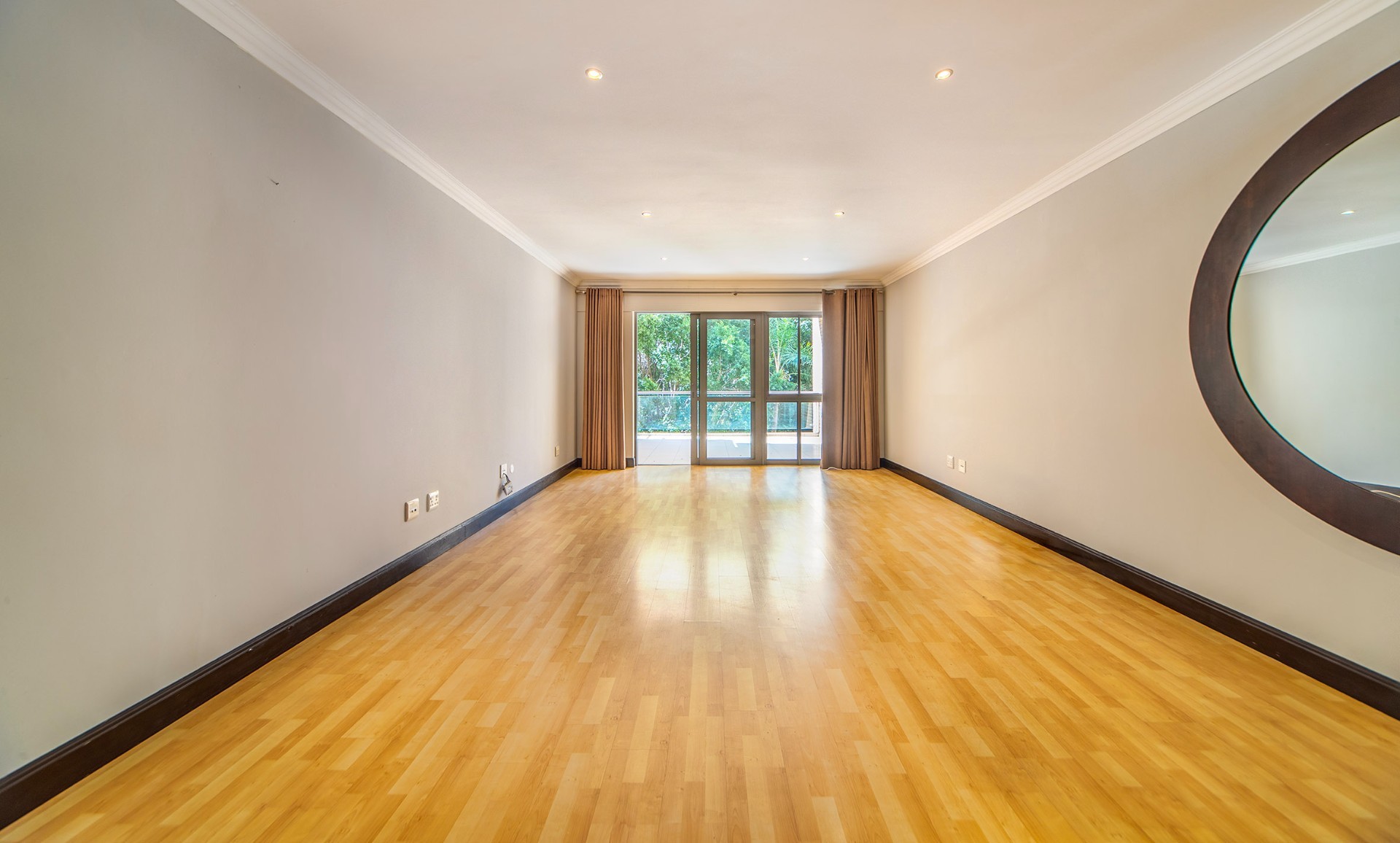 Gorgeous, spacious corner apartment in prime location