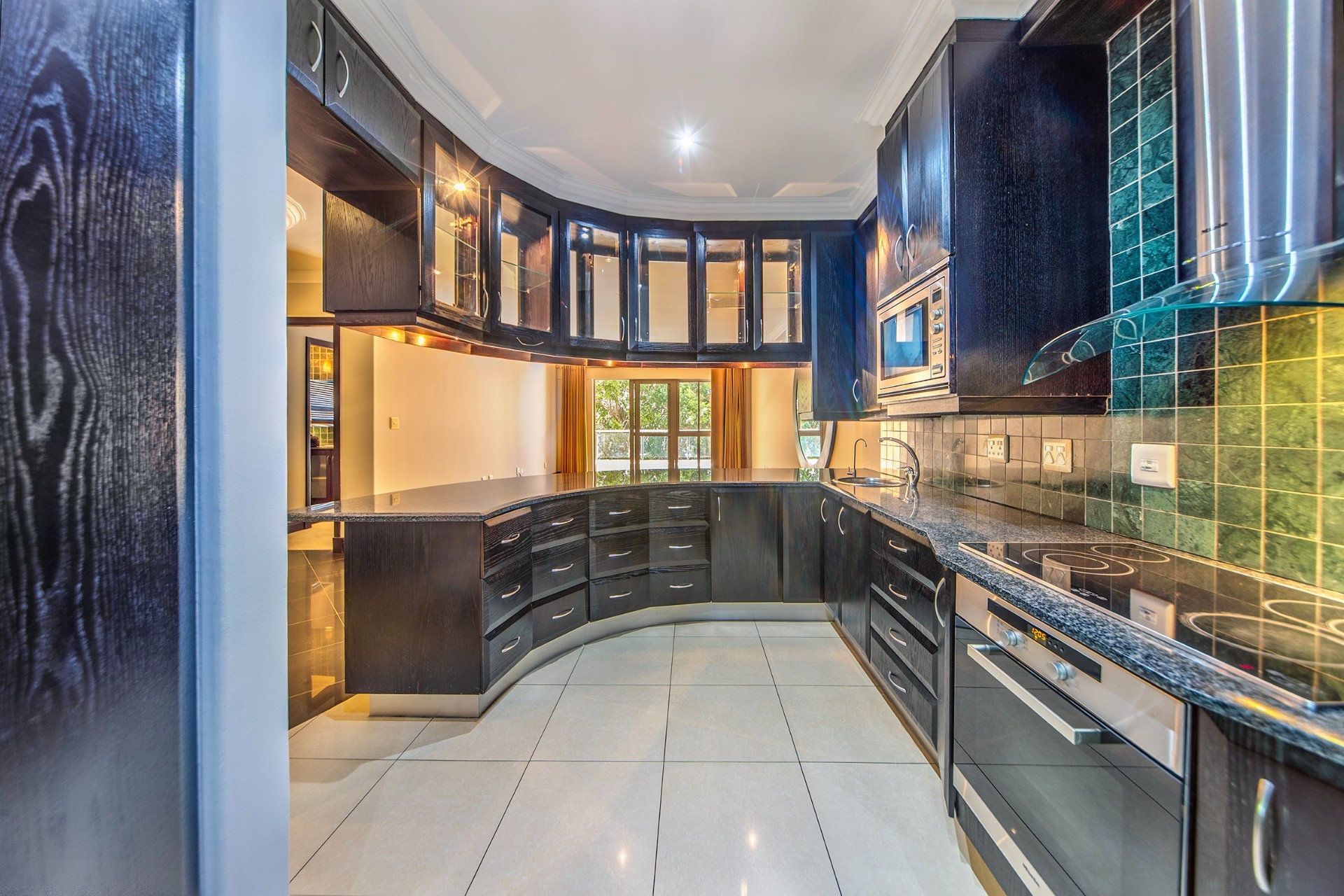Gorgeous, spacious corner apartment in prime location