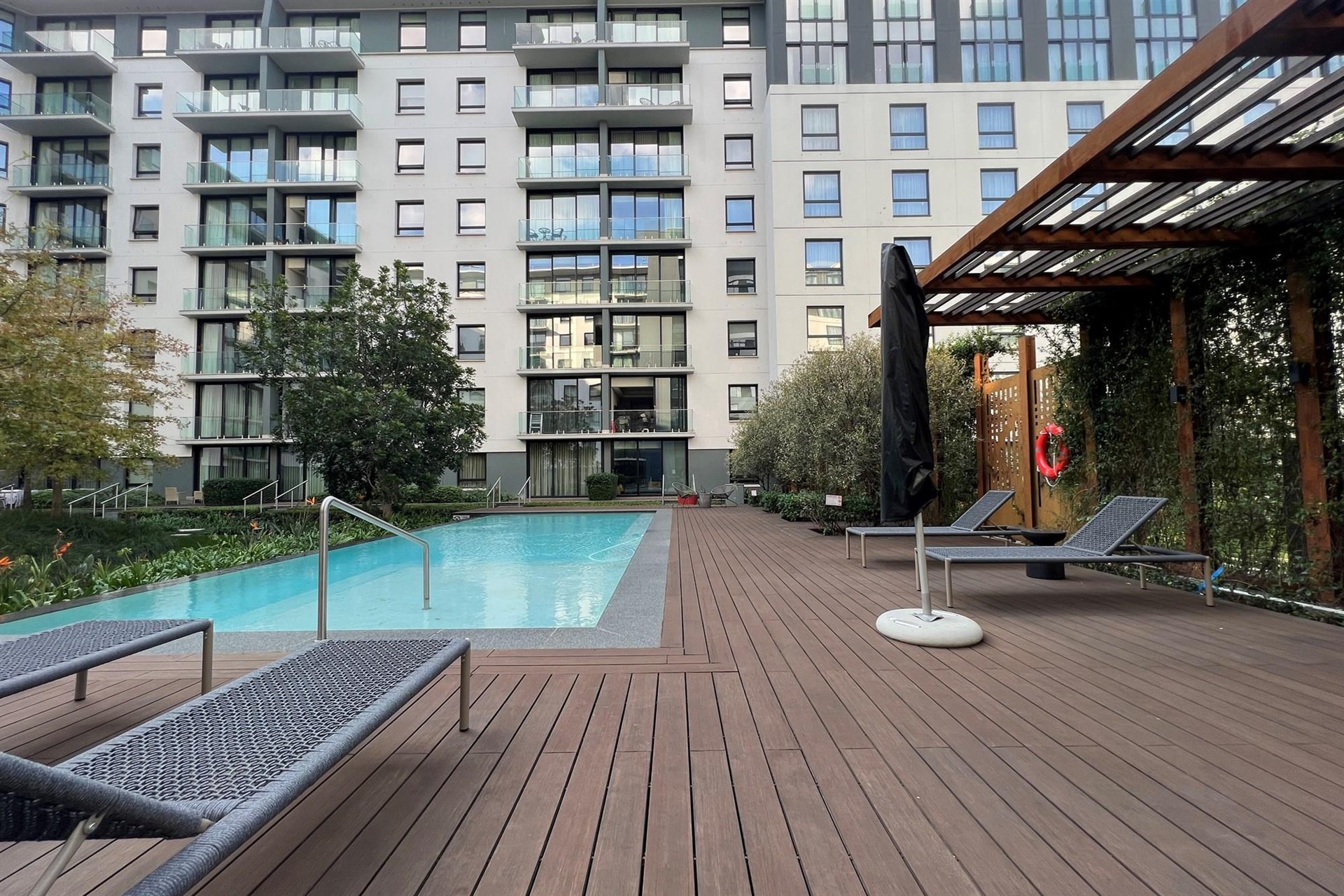 Luxury Studio Apartment in One on Whiteley in Melrose Arch