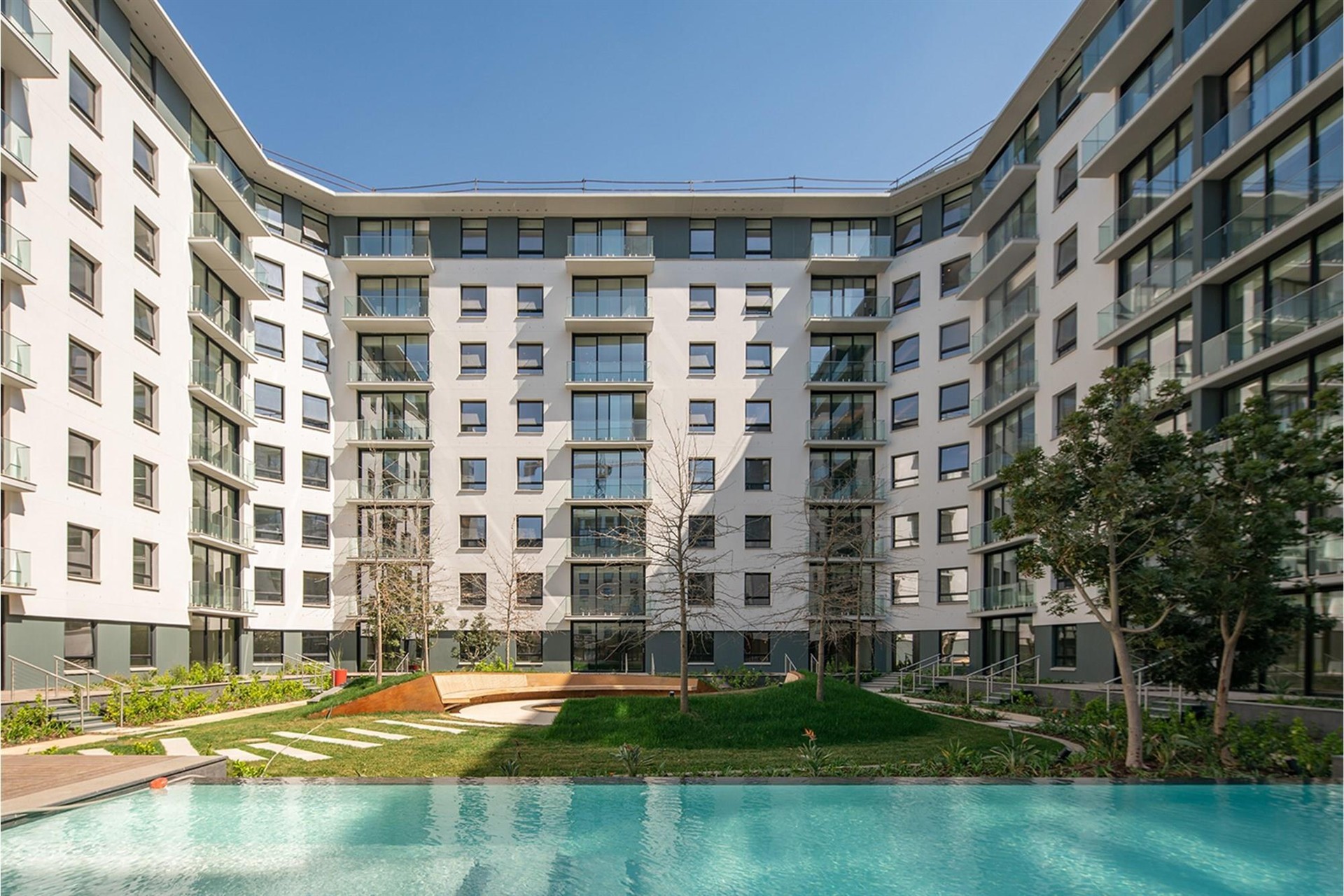 Luxury Studio Apartment in One on Whiteley in Melrose Arch