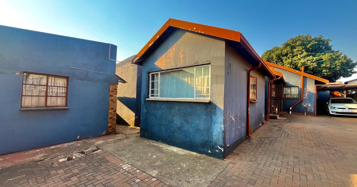 House For Sale in Hospital View, Tembisa