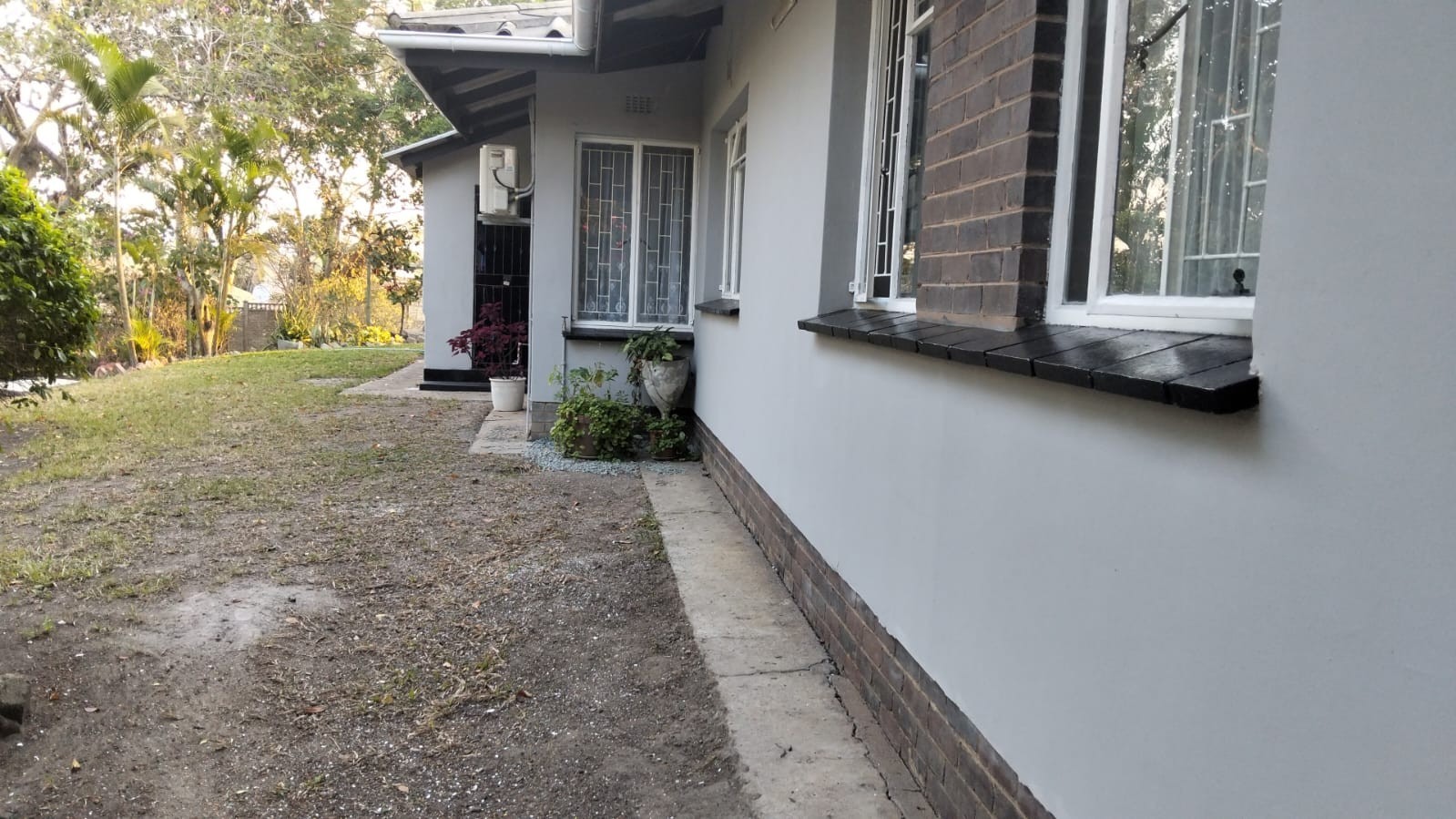 Spacious Family Home with Two Additional Flats in Mandini
