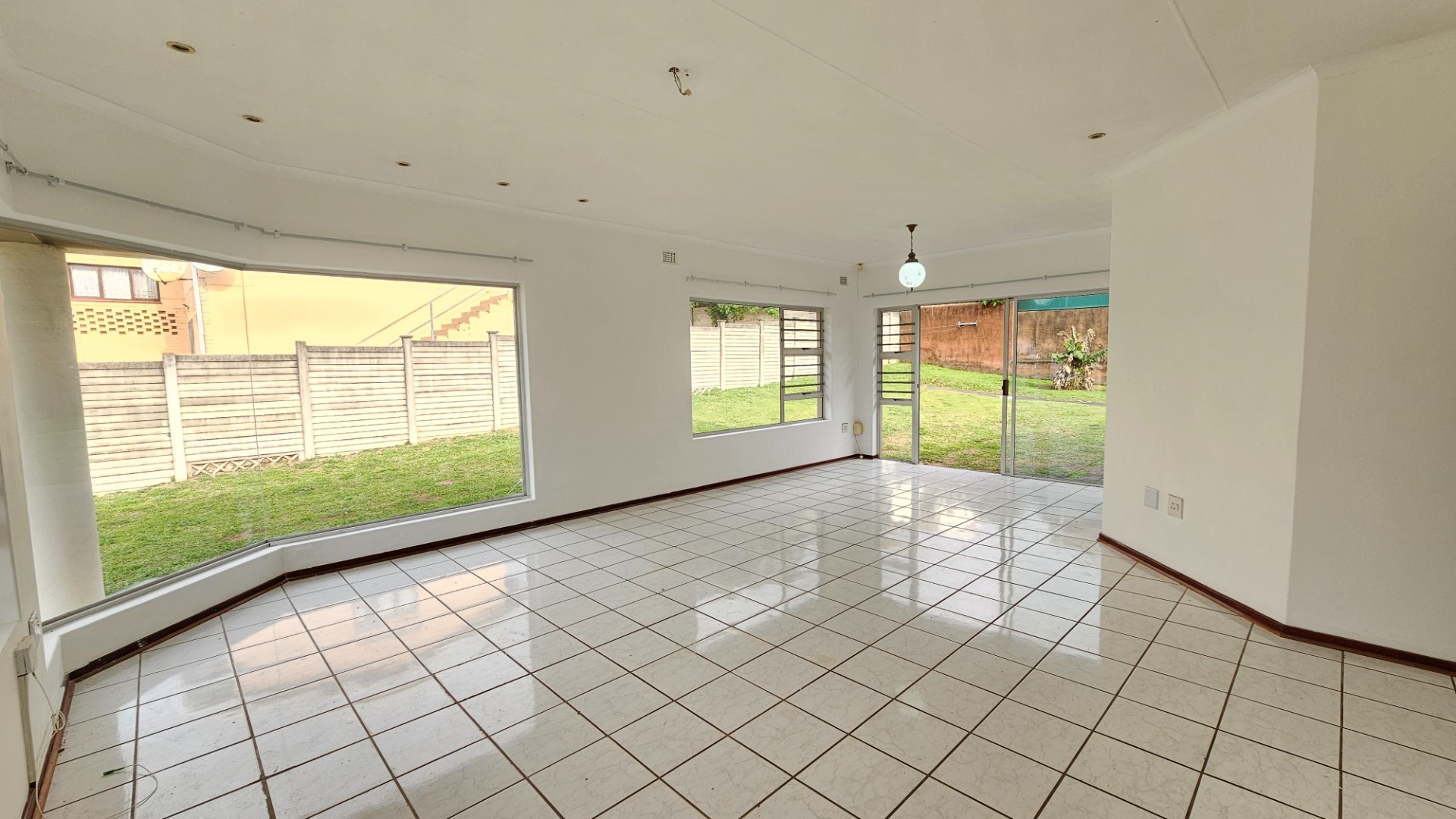 Beautifully Presented Move In Ready Home with Flatlet in a Prime Coastal Location
