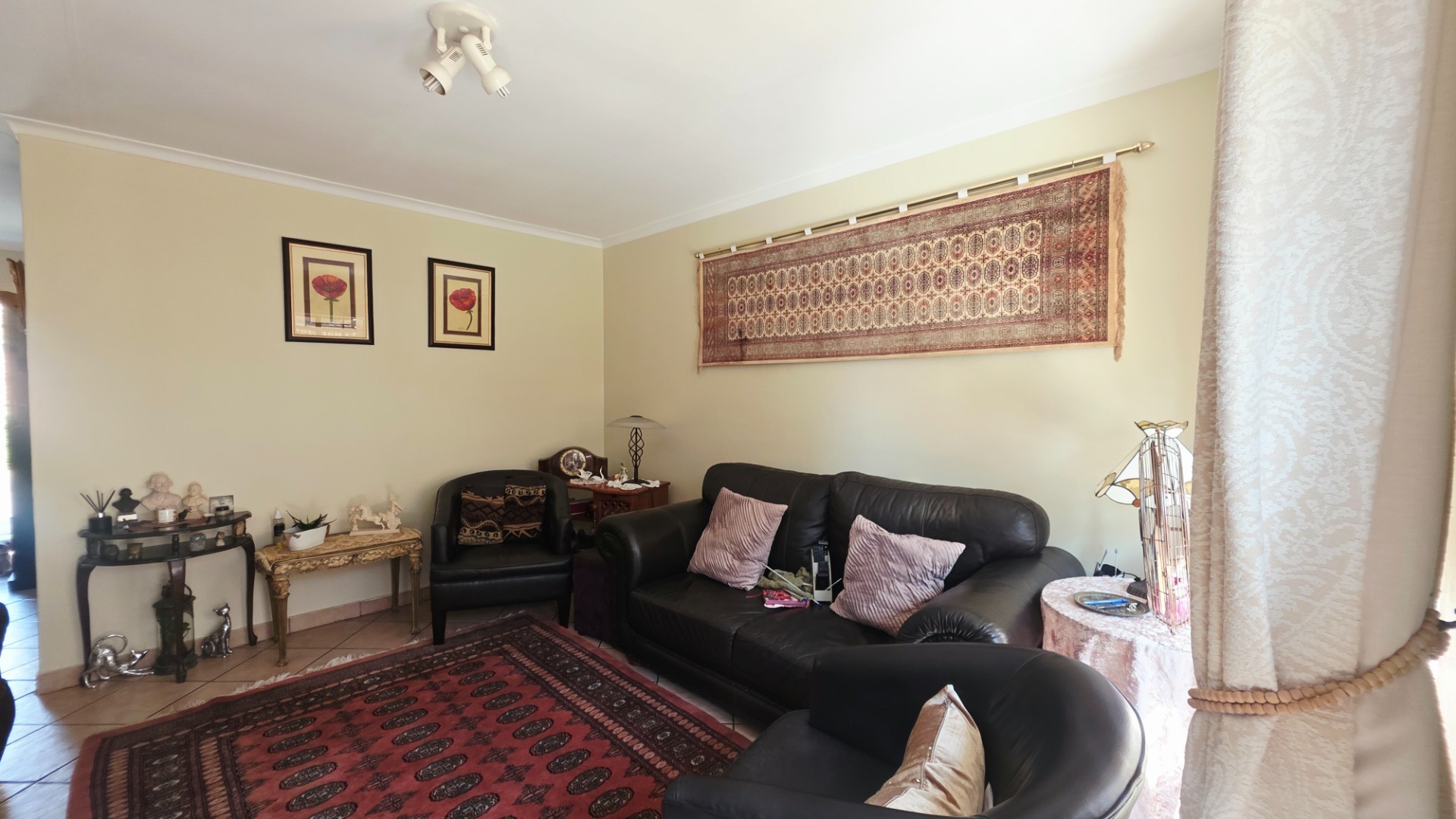 Townhouse To Rent in Magalieskruin, Pretoria