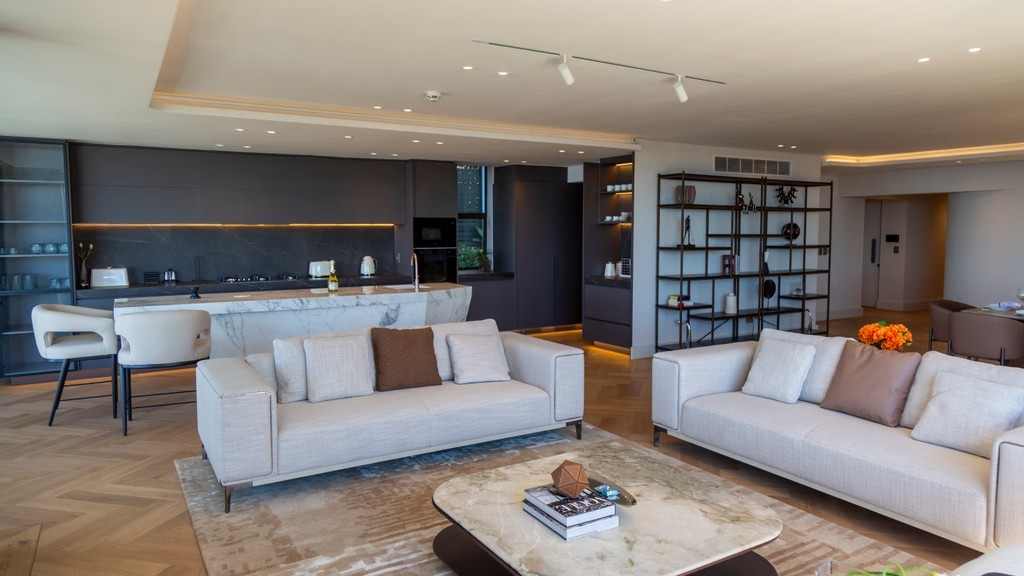 Apartment For Sale in Green Point, Cape Town