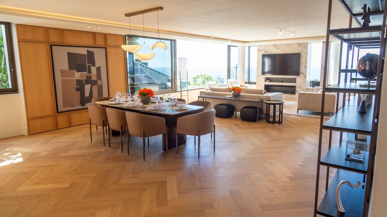 Apartment For Sale in Green Point, Cape Town