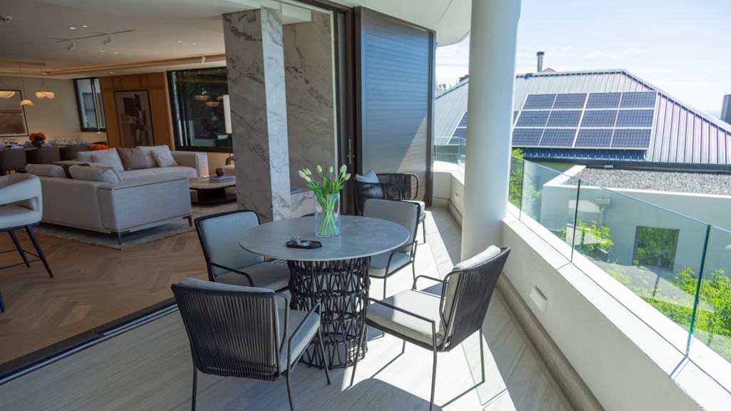 Apartment For Sale in Green Point, Cape Town